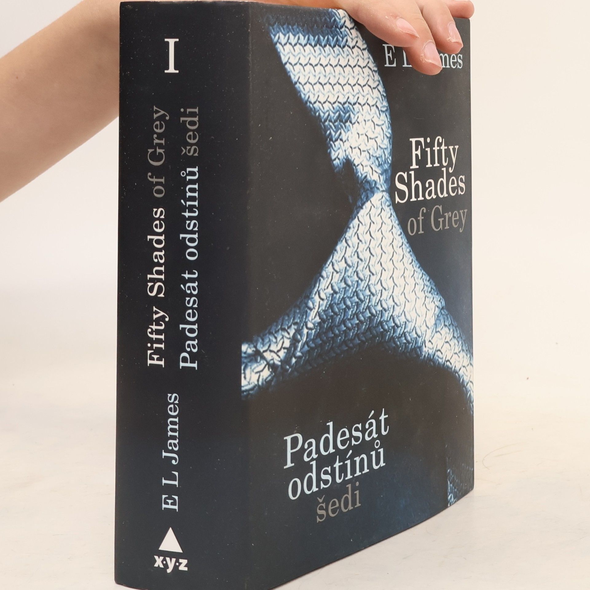 E. L. James Padesát odstínů šedi