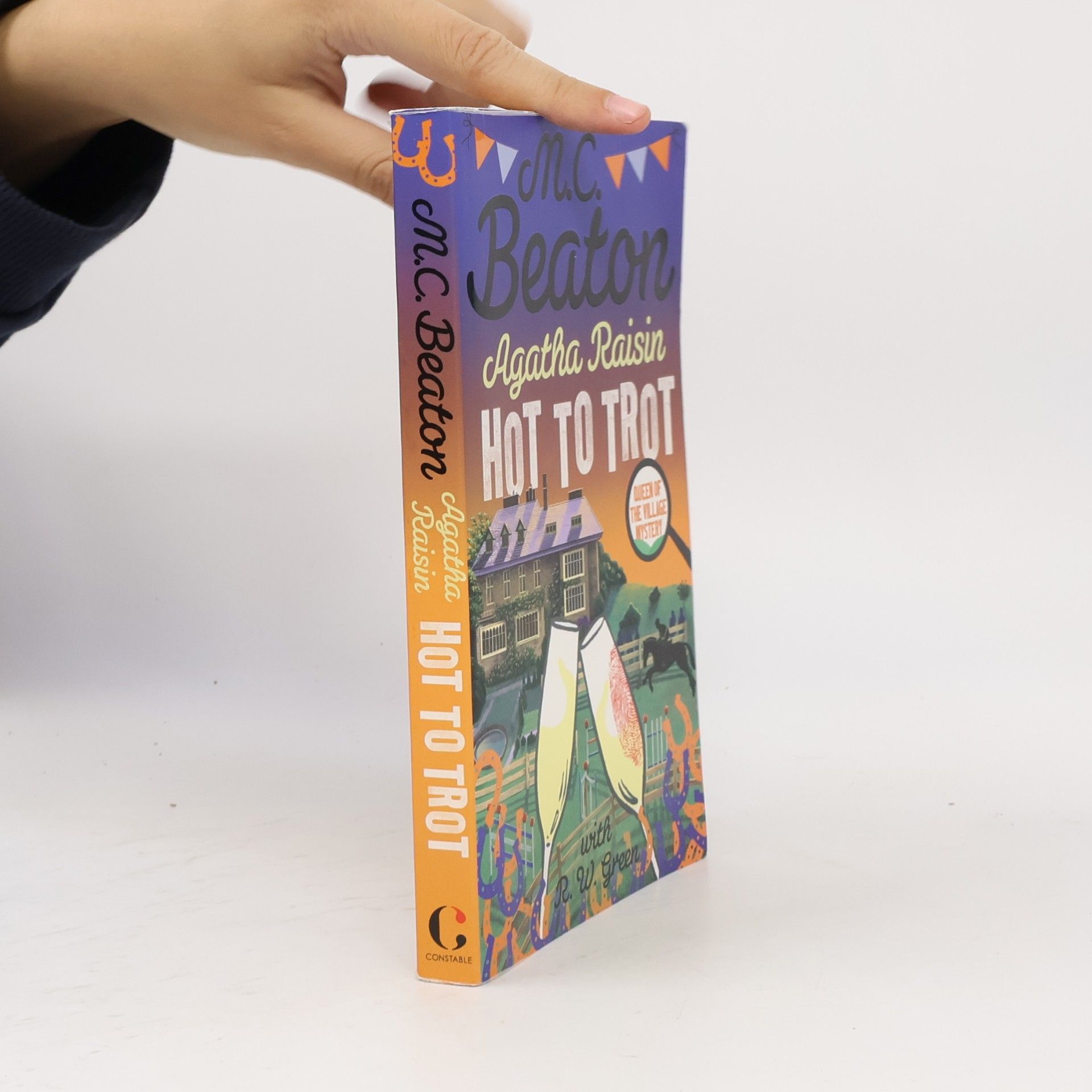 Marion Chesney Agatha Raisin: Hot to trot