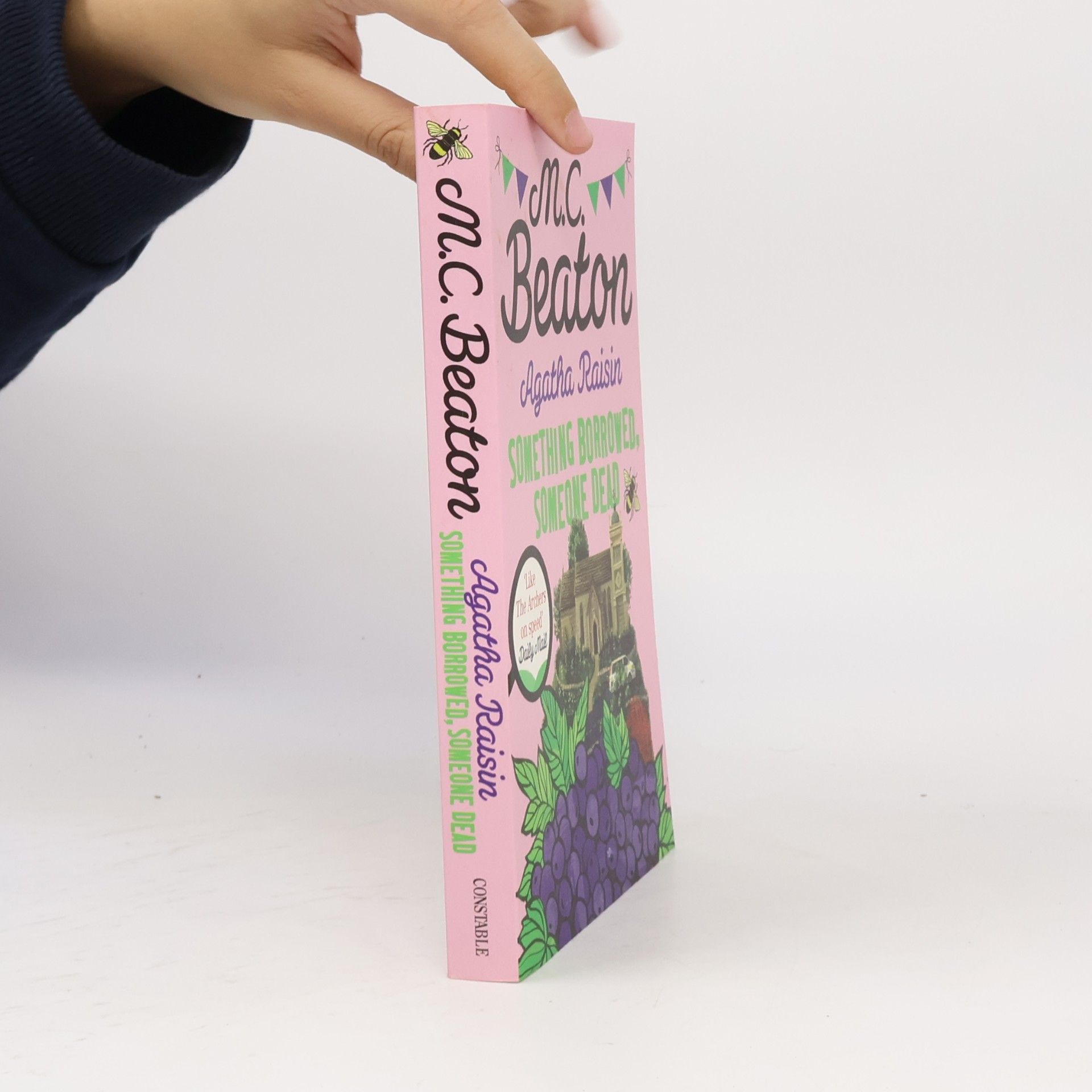 Marion Chesney Agatha Raisin: Something Borrowed, Someone Dead