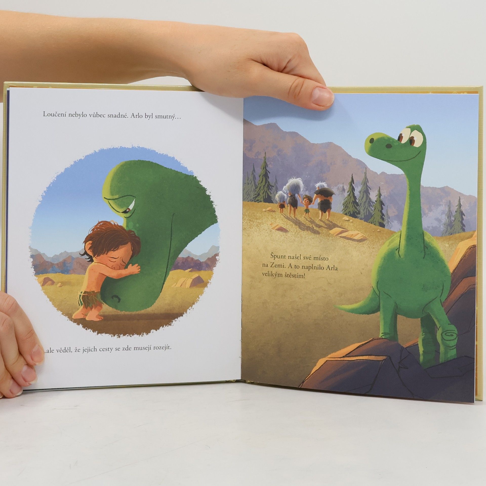 Various authors Zlatá sbírka pohádek 77. Hodný dinosaurus