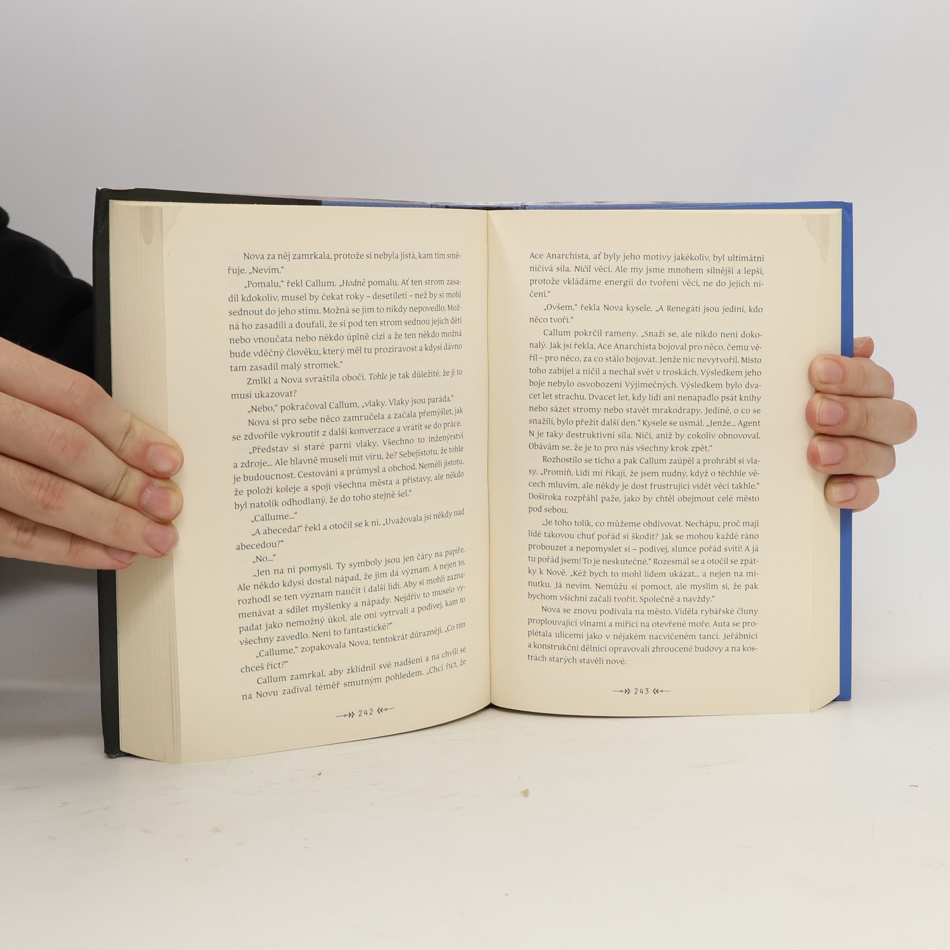 Marissa Meyer Protivníci