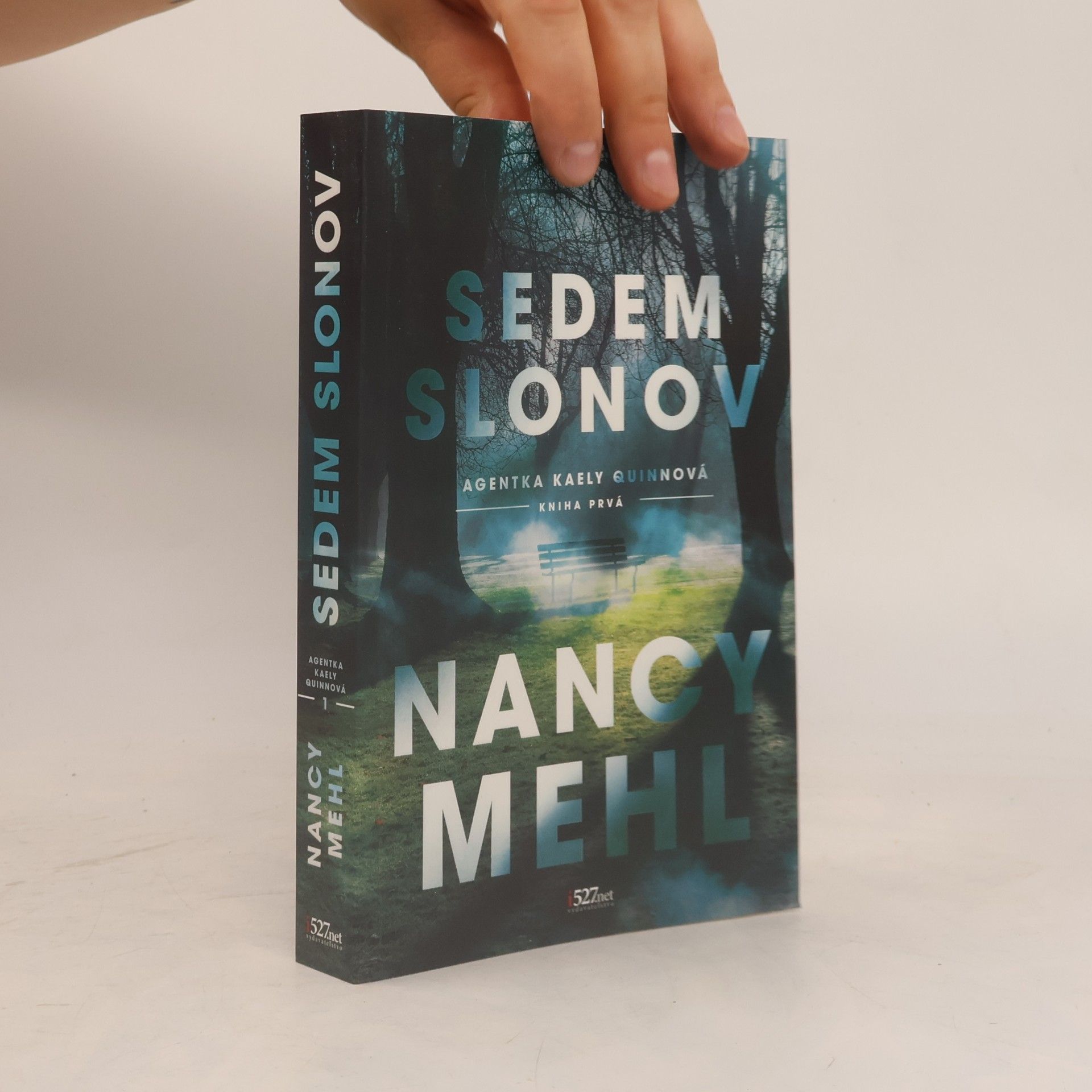 Nancy Mehl Sedem slonov