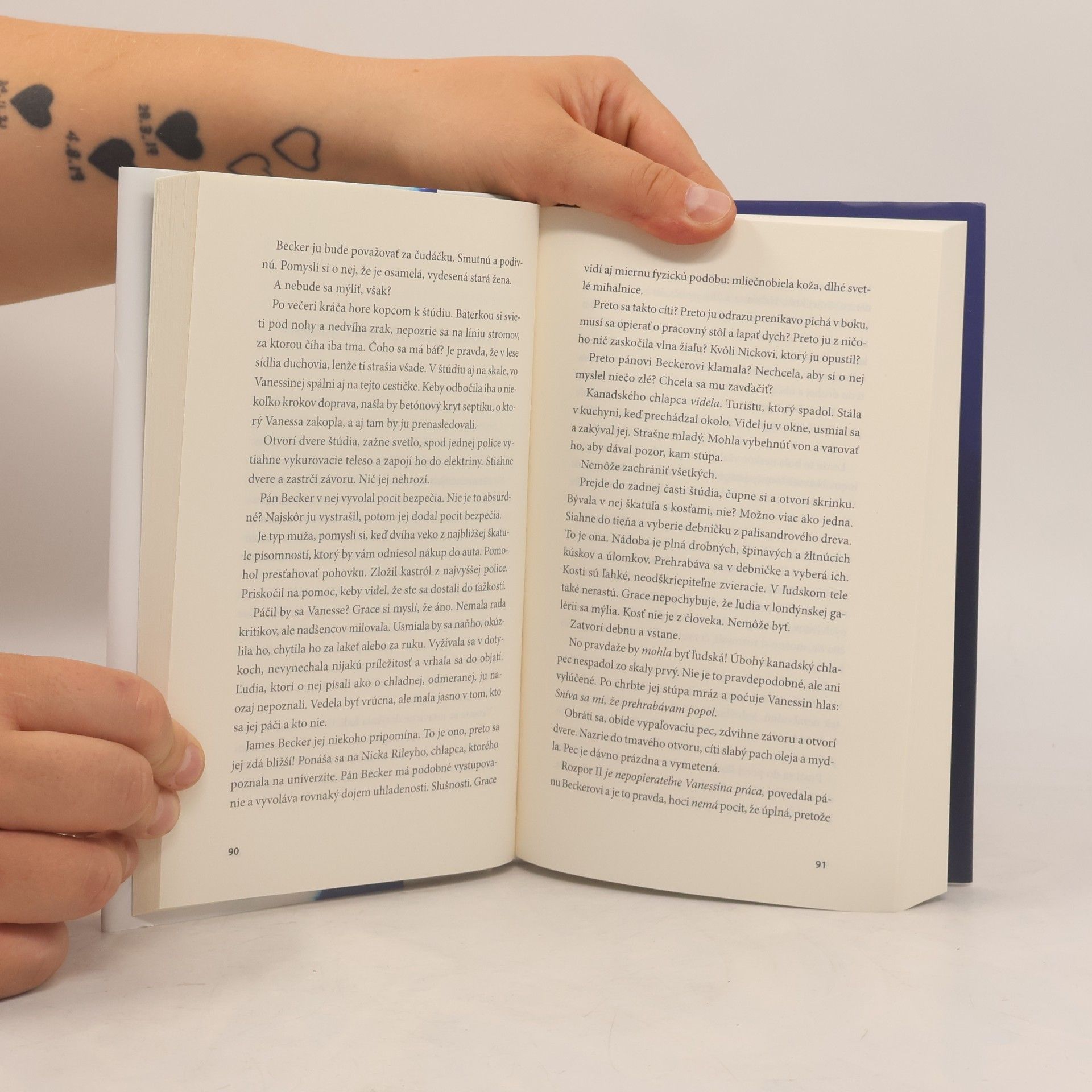 Paula Hawkins Modrá hodinka
