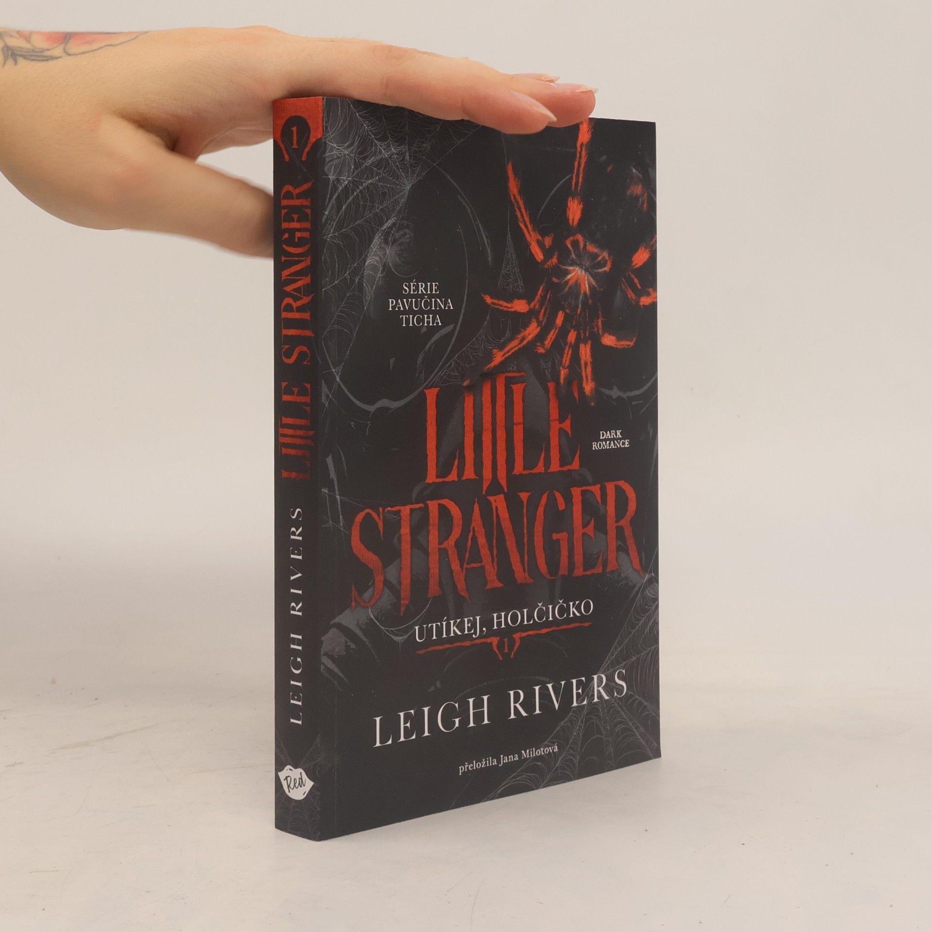 Leigh Rivers Little Stranger Utíkej, holčičko