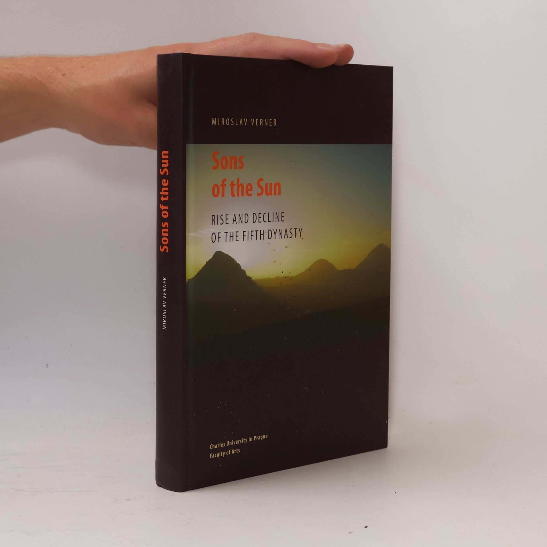 Miroslav Verner Sons of the Sun: Rise and decline of the Fifth Dynasty