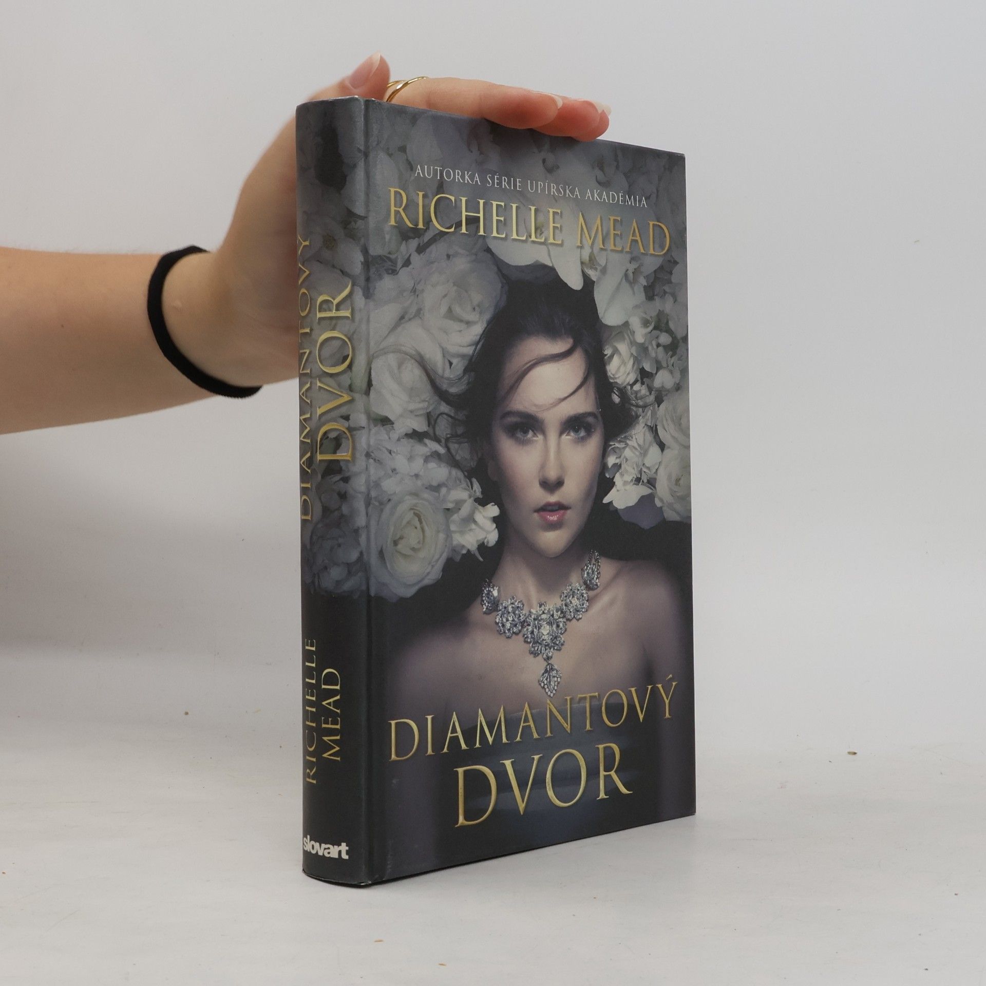Richelle Mead Diamantový dvor