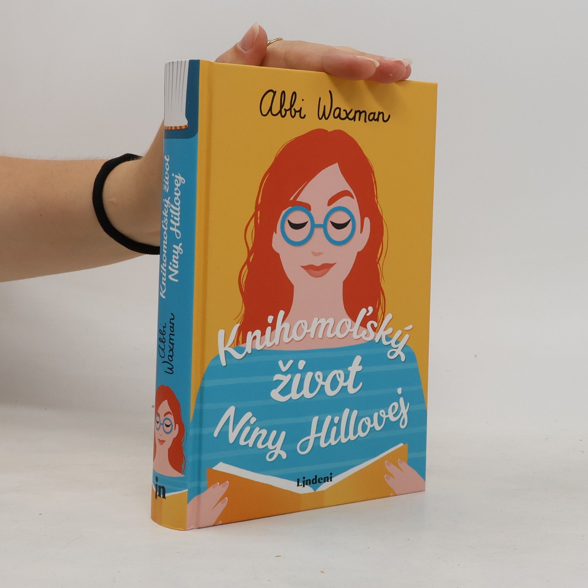 Abbi Waxman Knihomoľský život Niny Hillovej