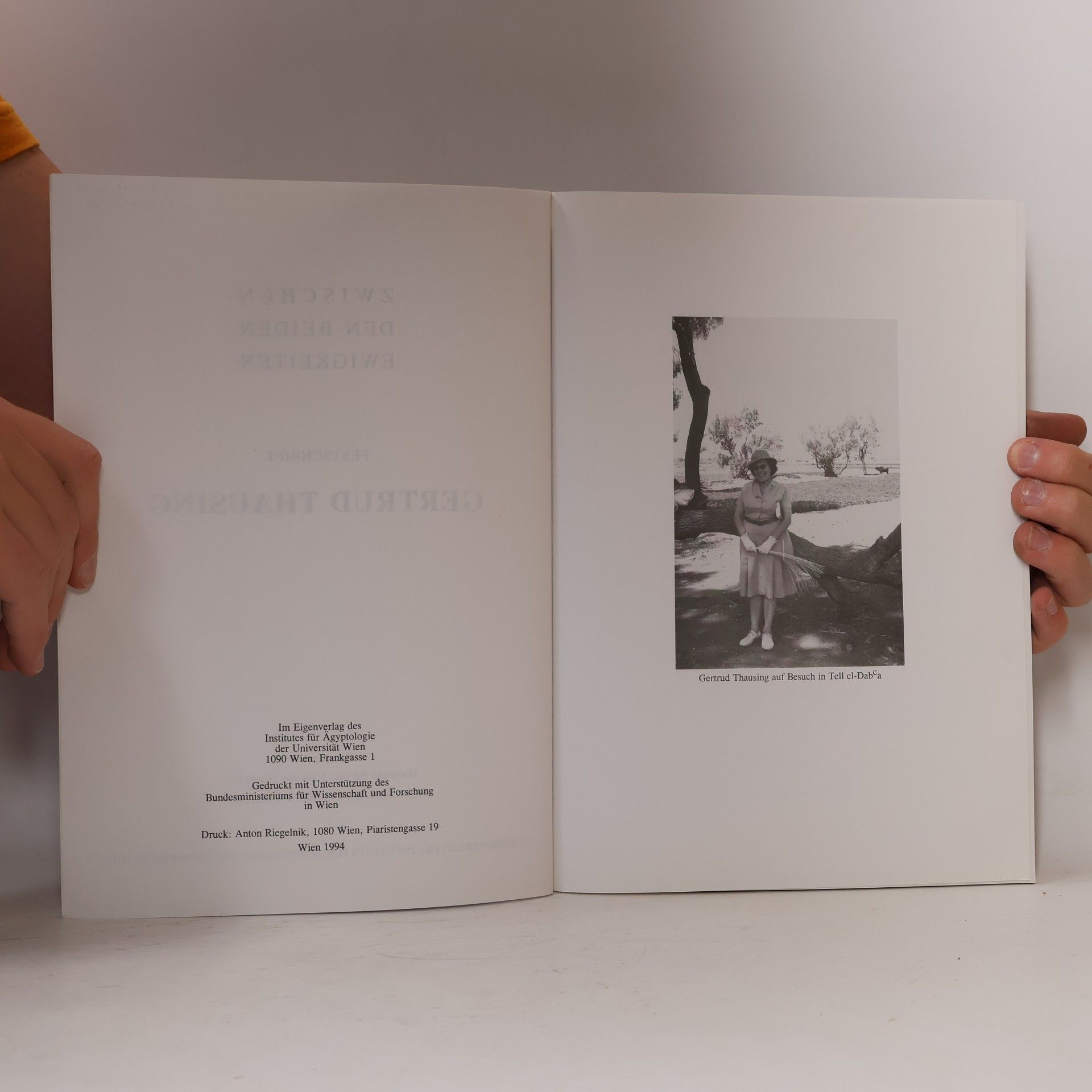 kolektiv Zwischen den beiden Ewigkeiten: Festschrift Gertrud Thausing