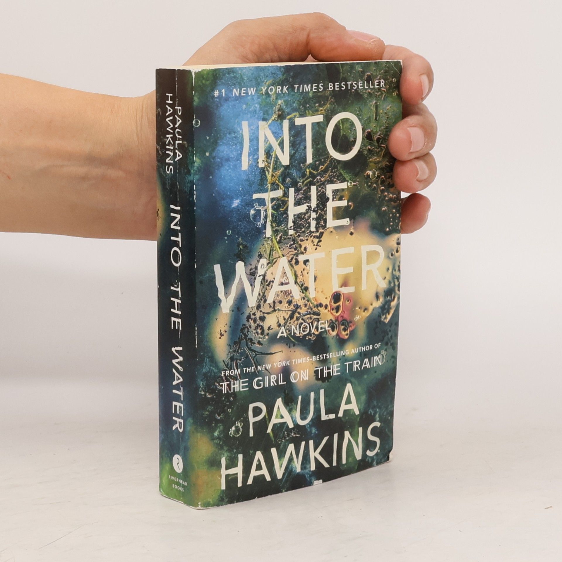 Paula Hawkins Into the water