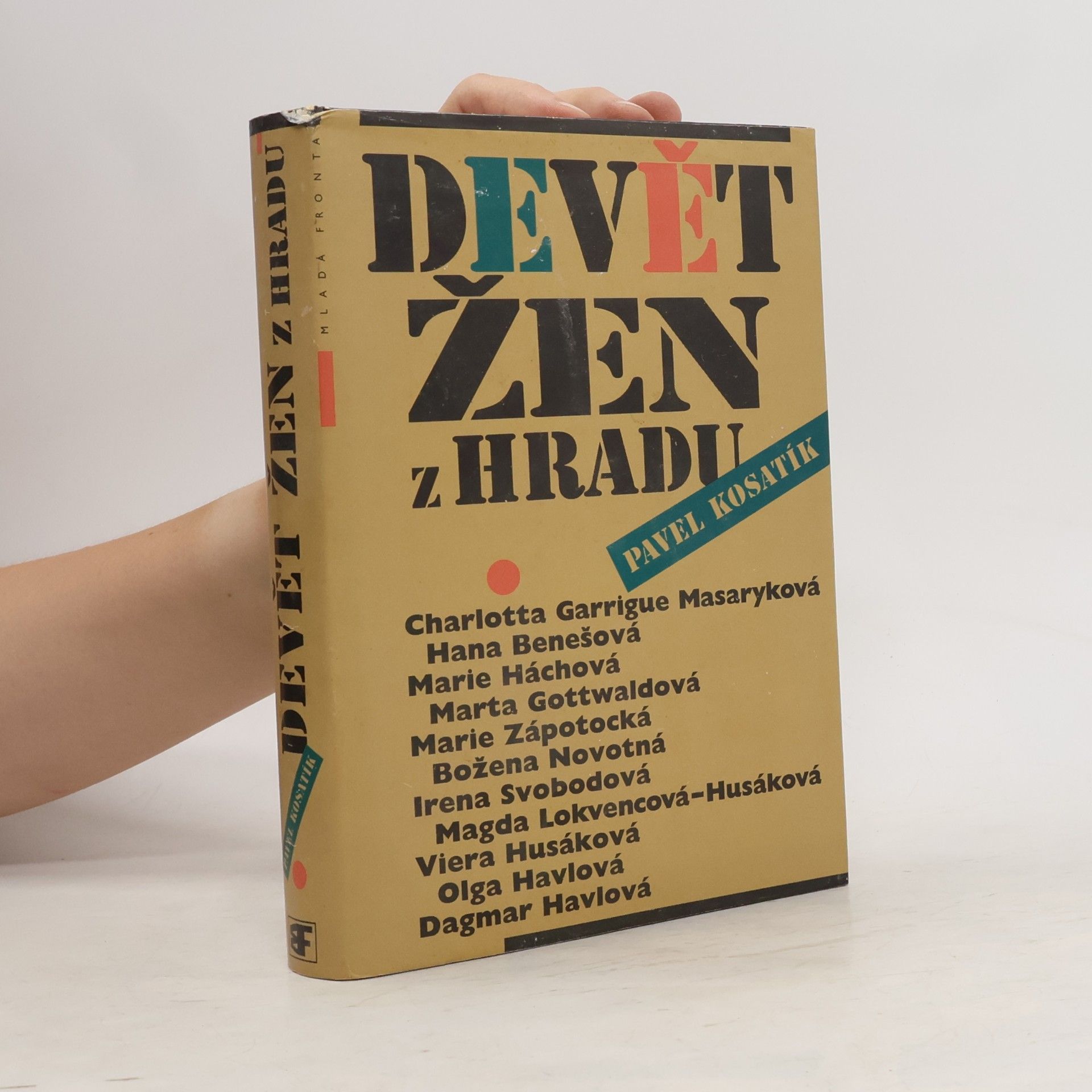 Pavel Kosatík Devět žen z Hradu