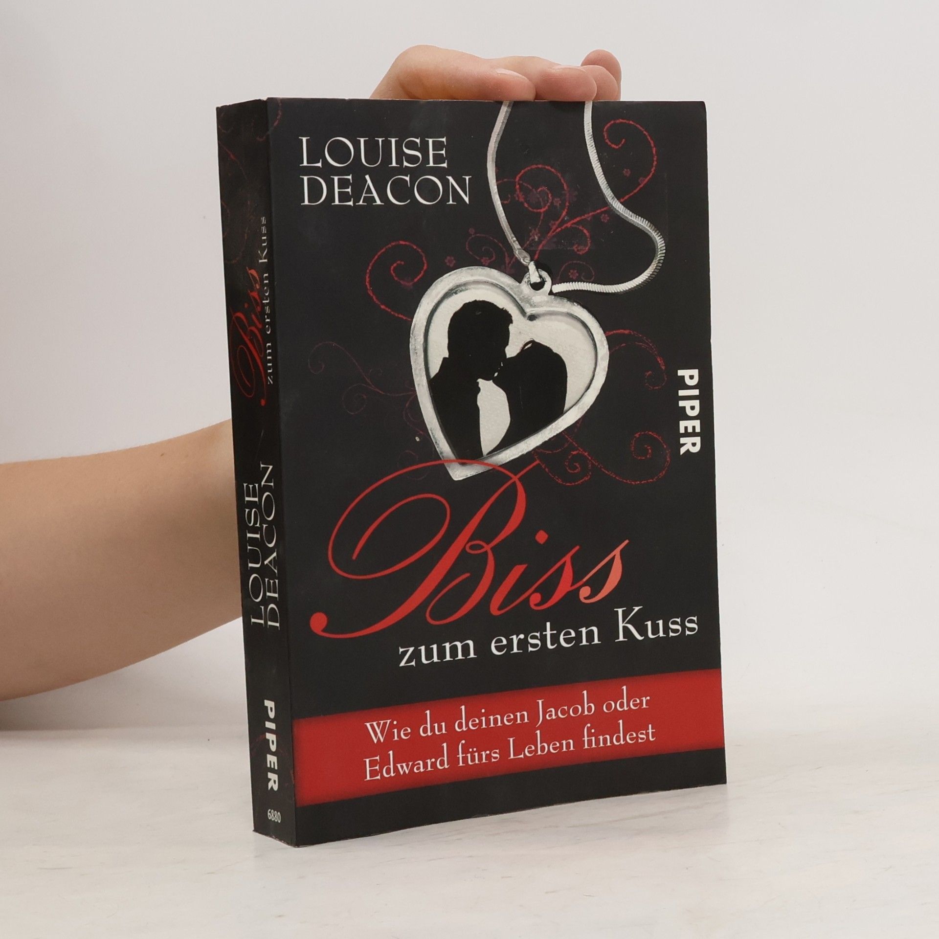 Louise Deacon Biss zum ersten Kuss