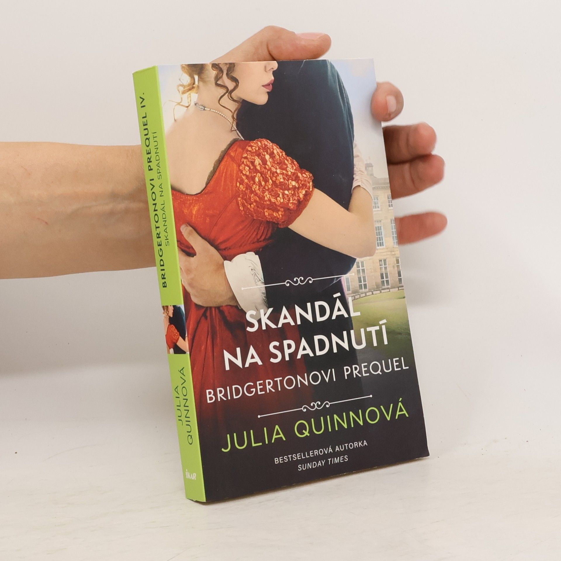 Julie Quinnová Skandál na spadnutí