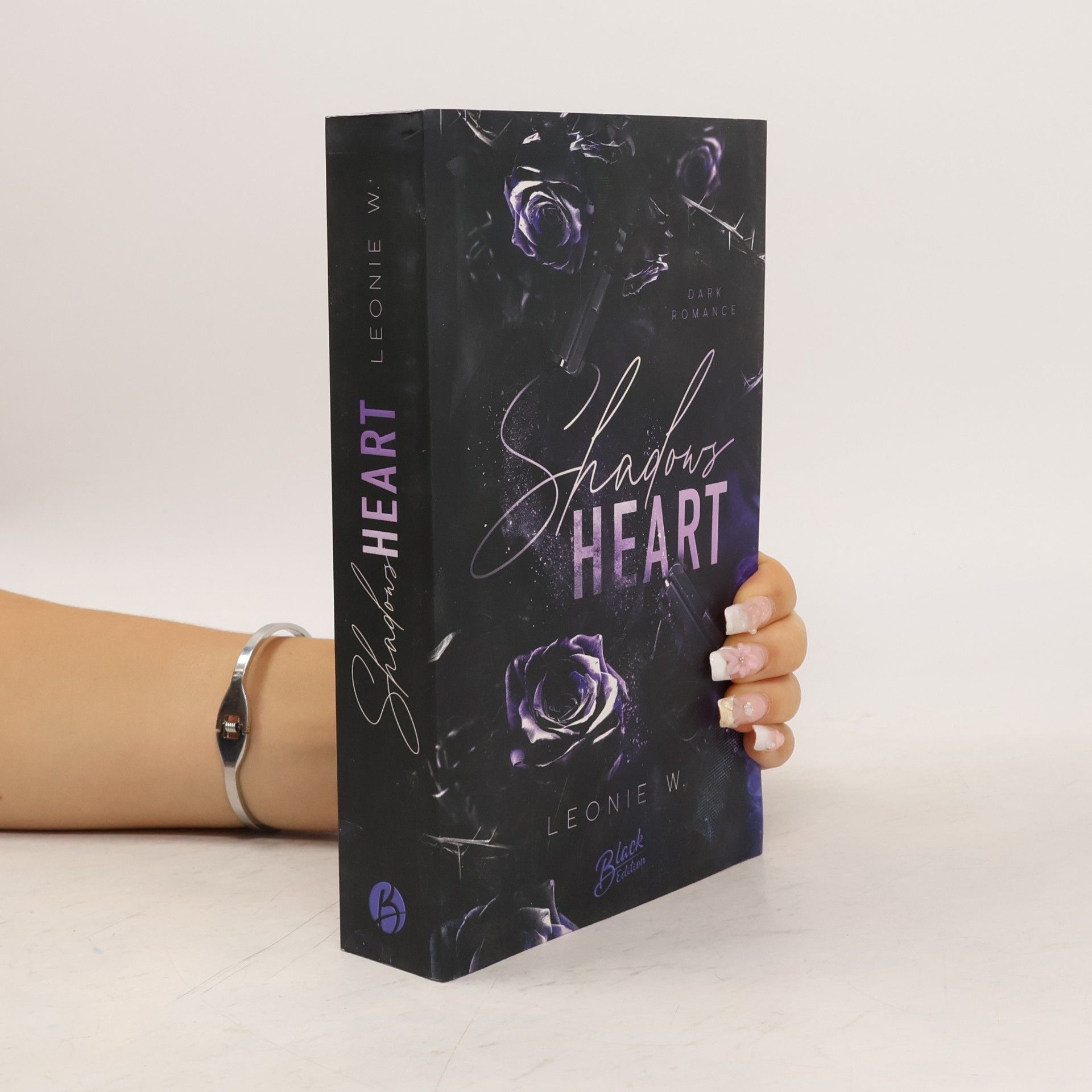 Leonie W. Shadow's Heart