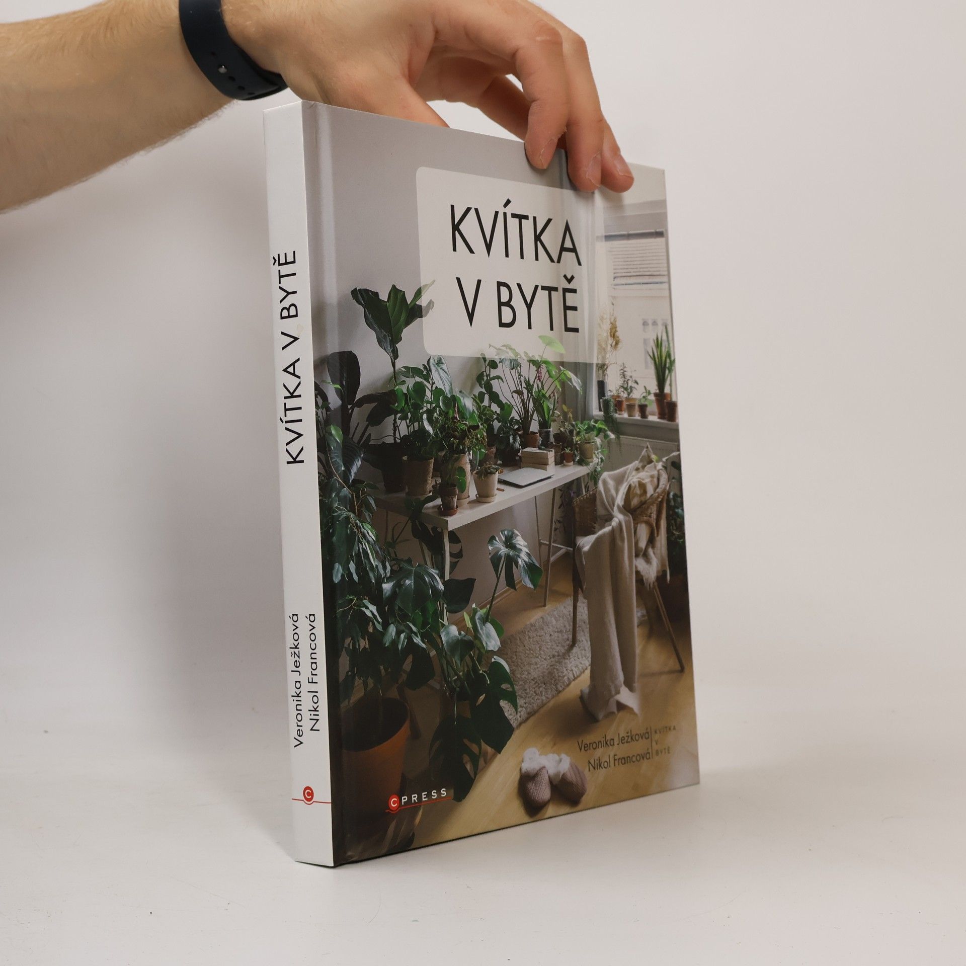 Nikol Francová Kvítka v bytě
