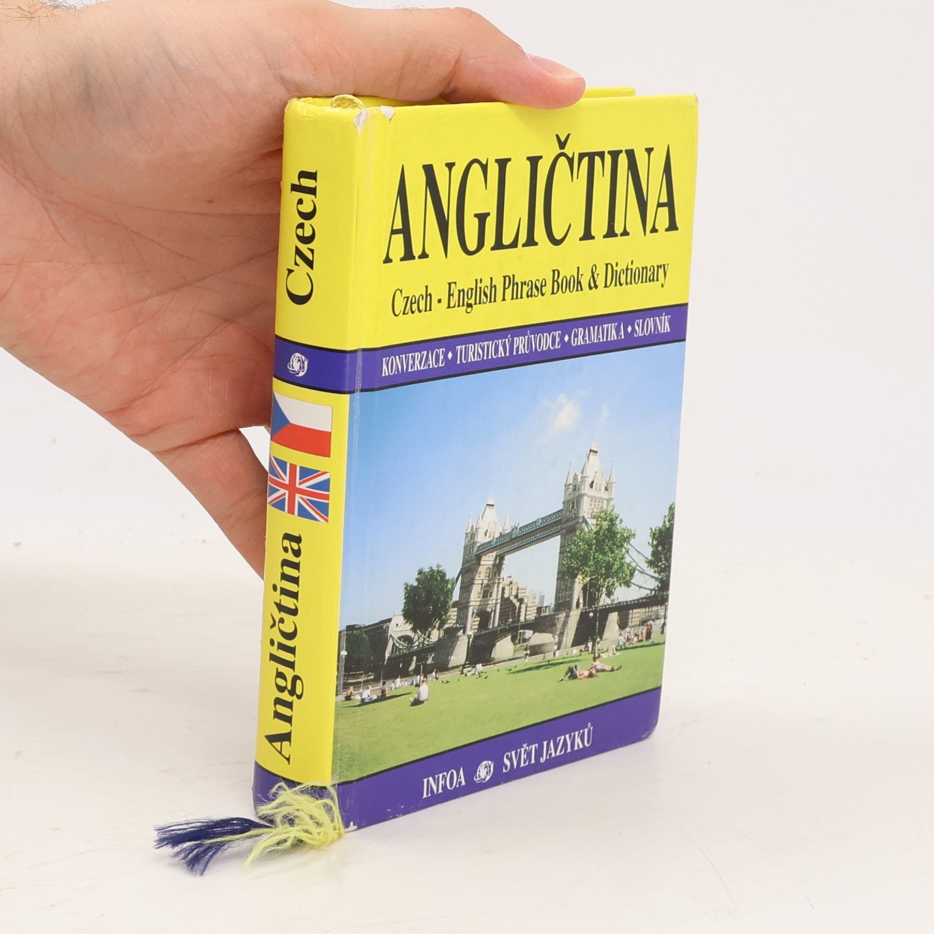Martina Sobotíková Angličtina. Czech - English Phrase Book & Dictionary