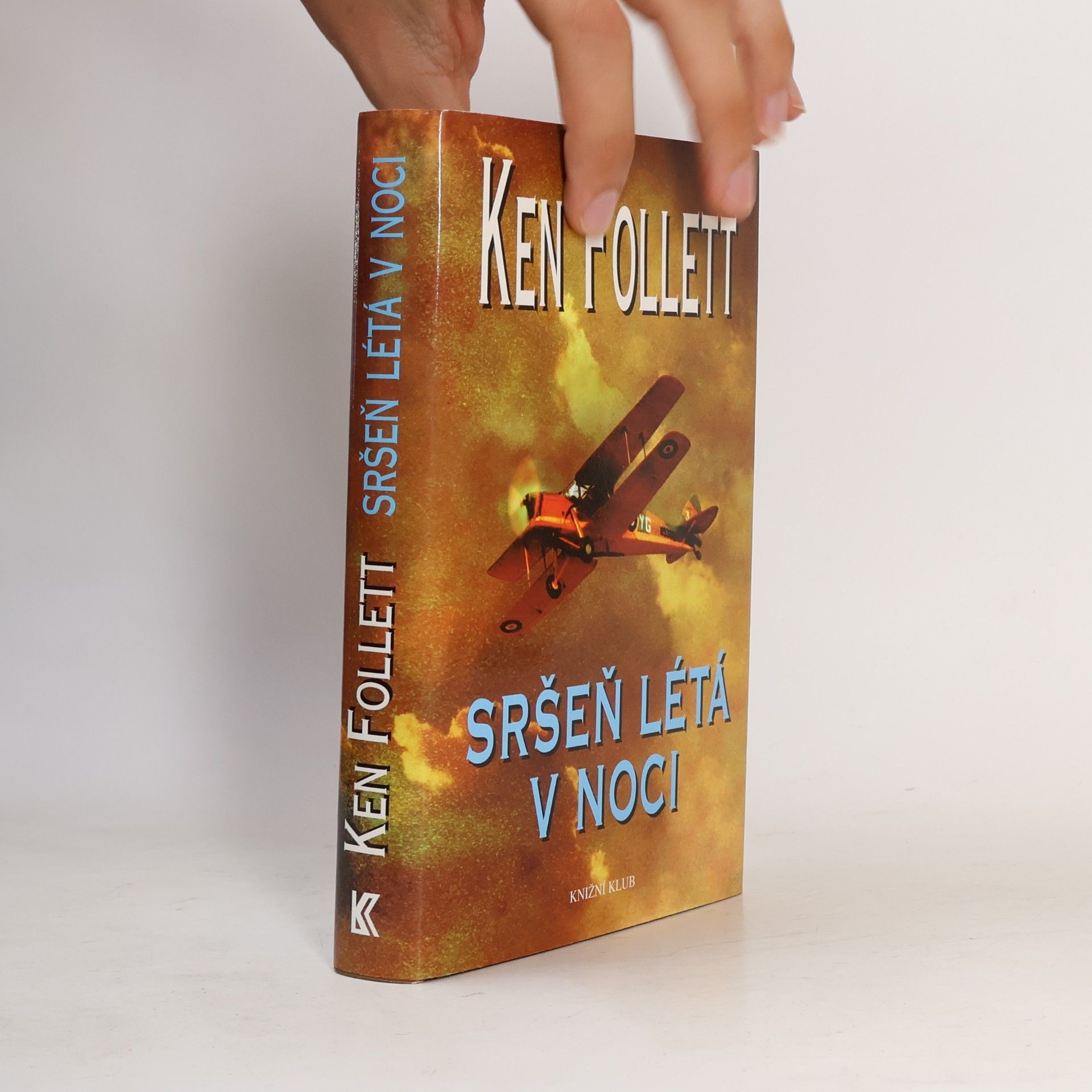 Ken Follett Sršeň létá v noci
