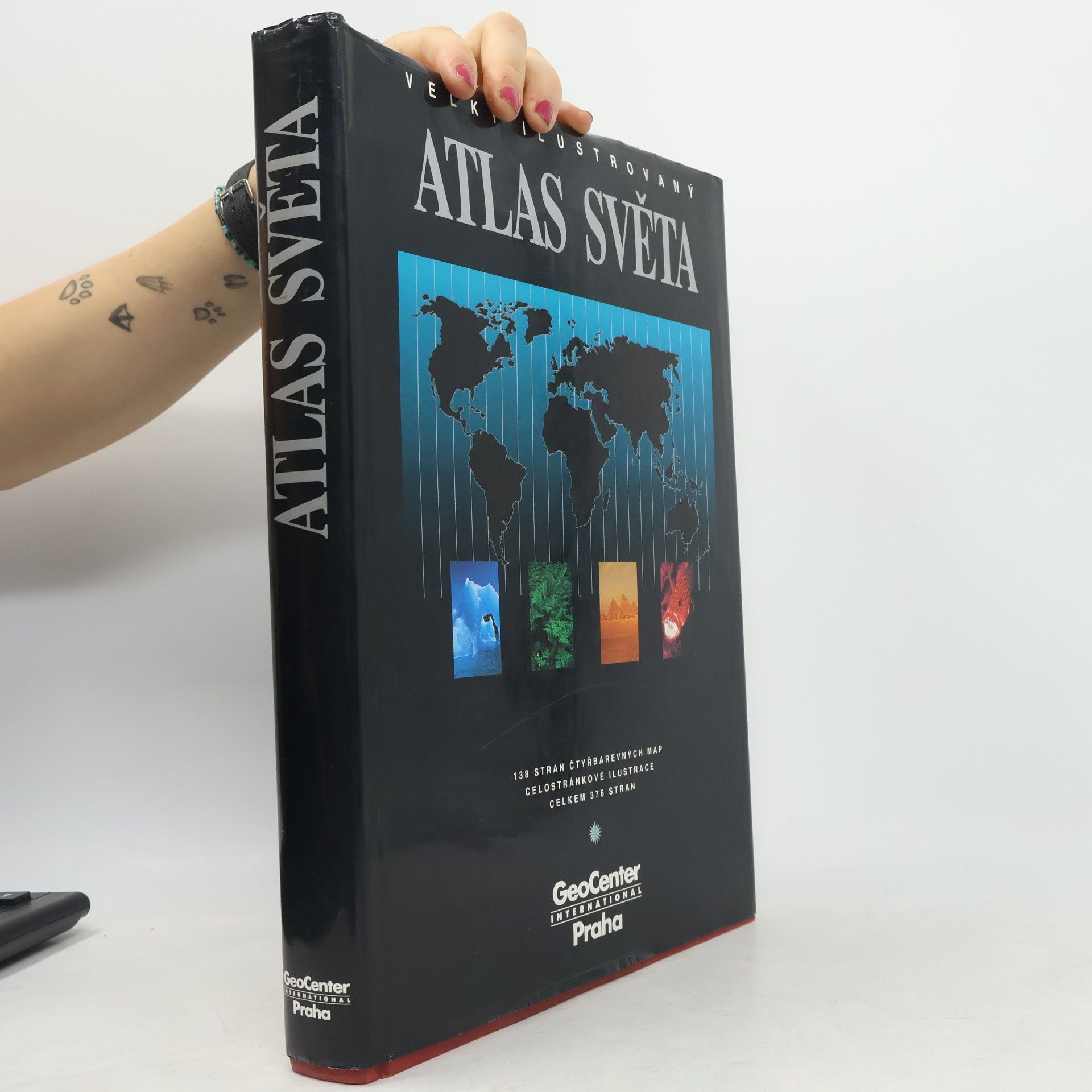 Helena Kholová Velký ilustrovaný atlas světa