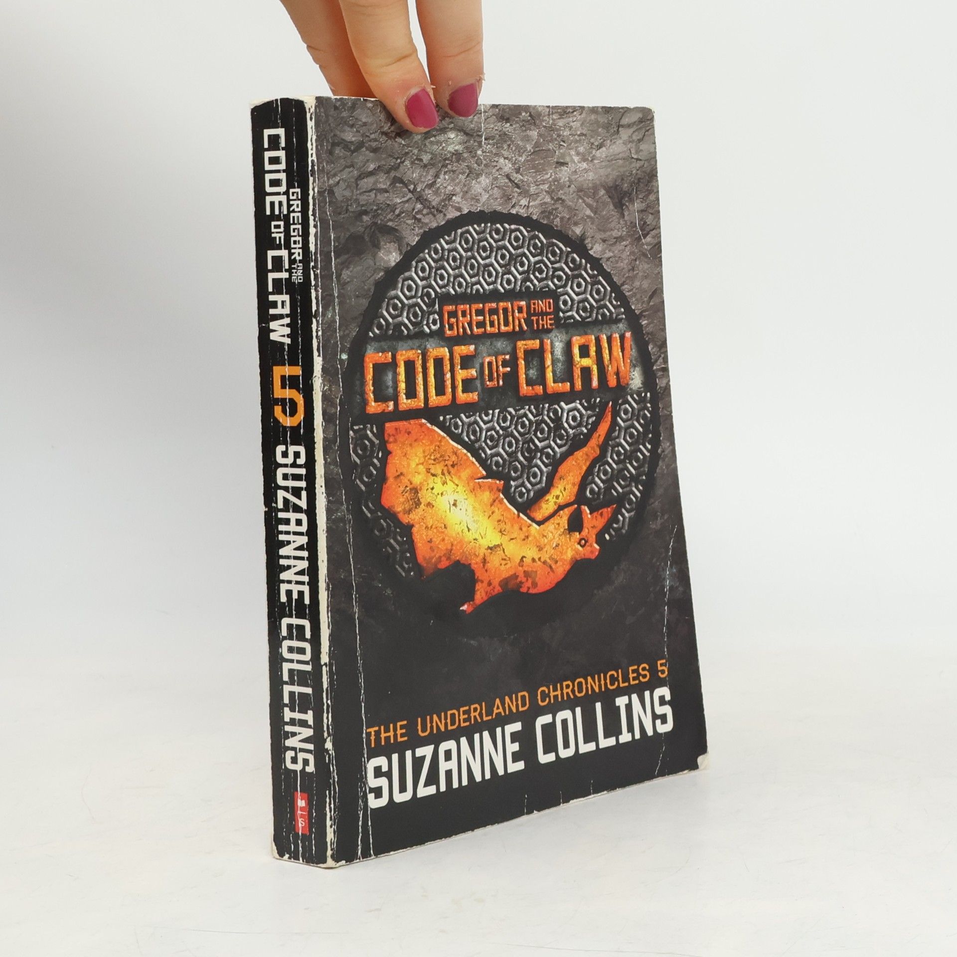 Suzanne Collinsová Gregor and the Code of Claw