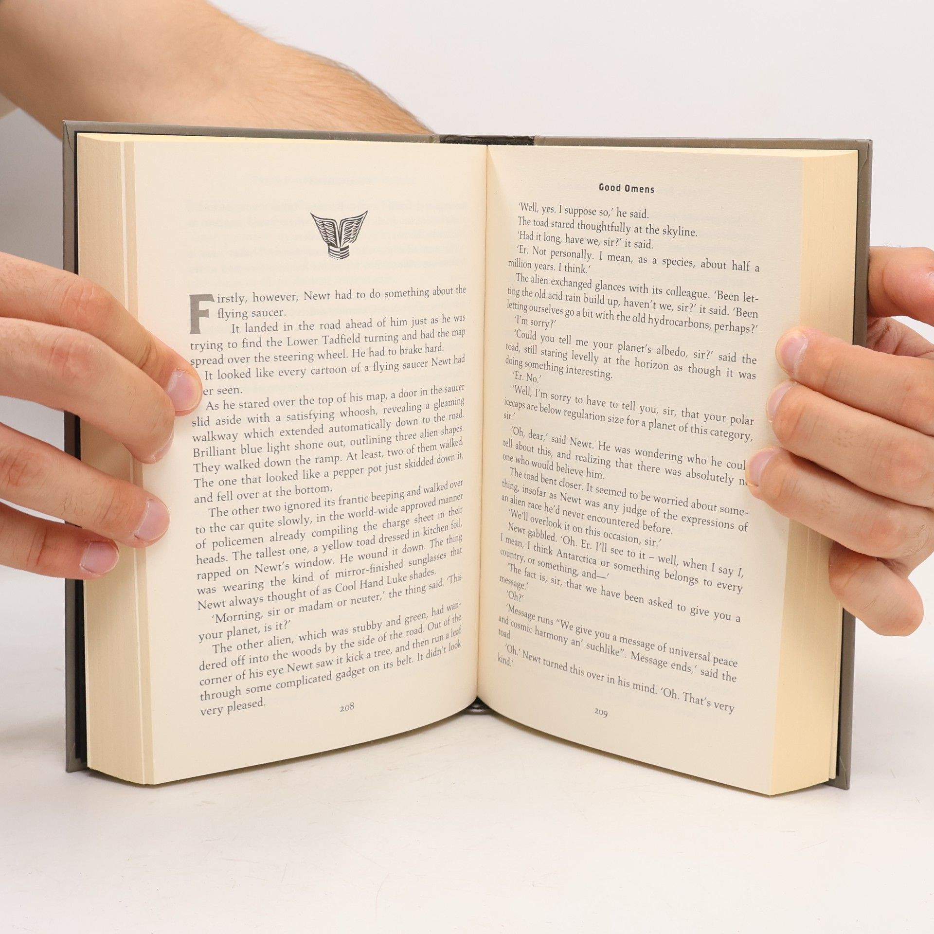 Terry Pratchett Good Omens : The Nice and Accurate Prophecies of Agnes Nutter, Witch