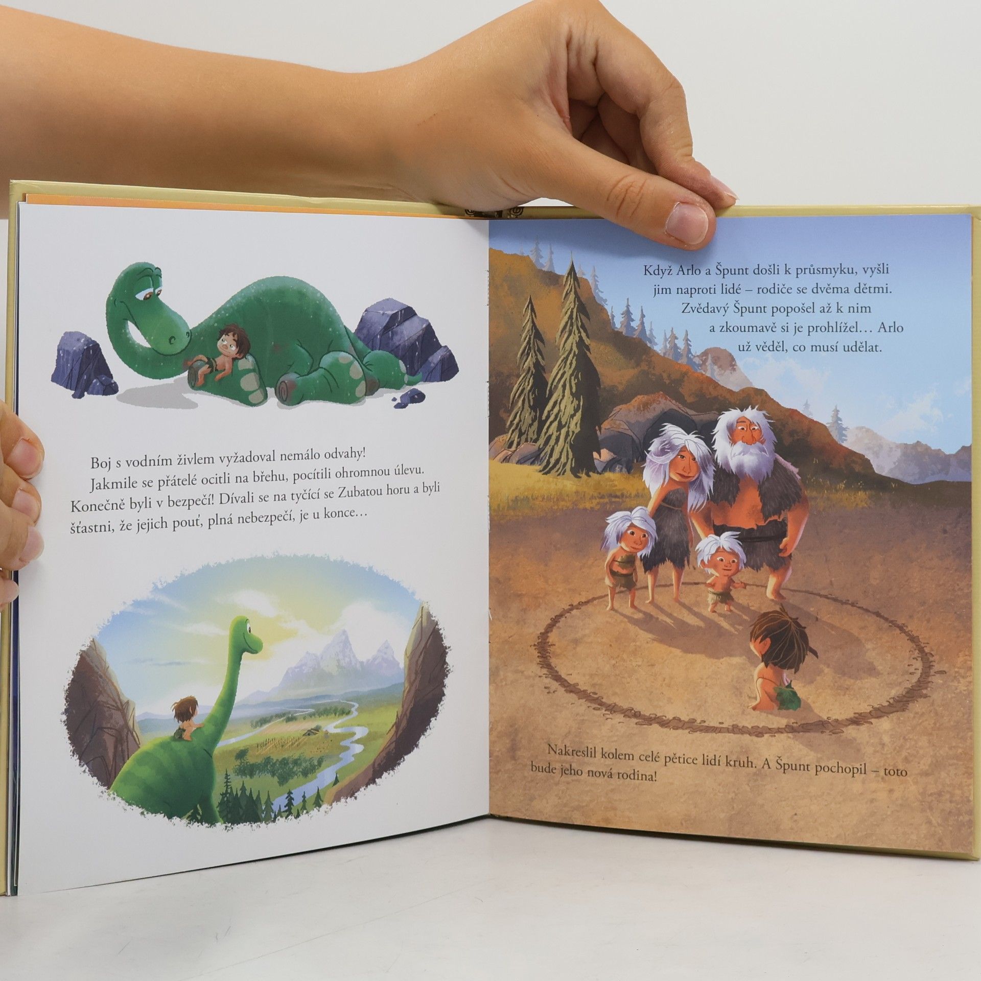 Various authors Zlatá sbírka pohádek 77. Hodný dinosaurus