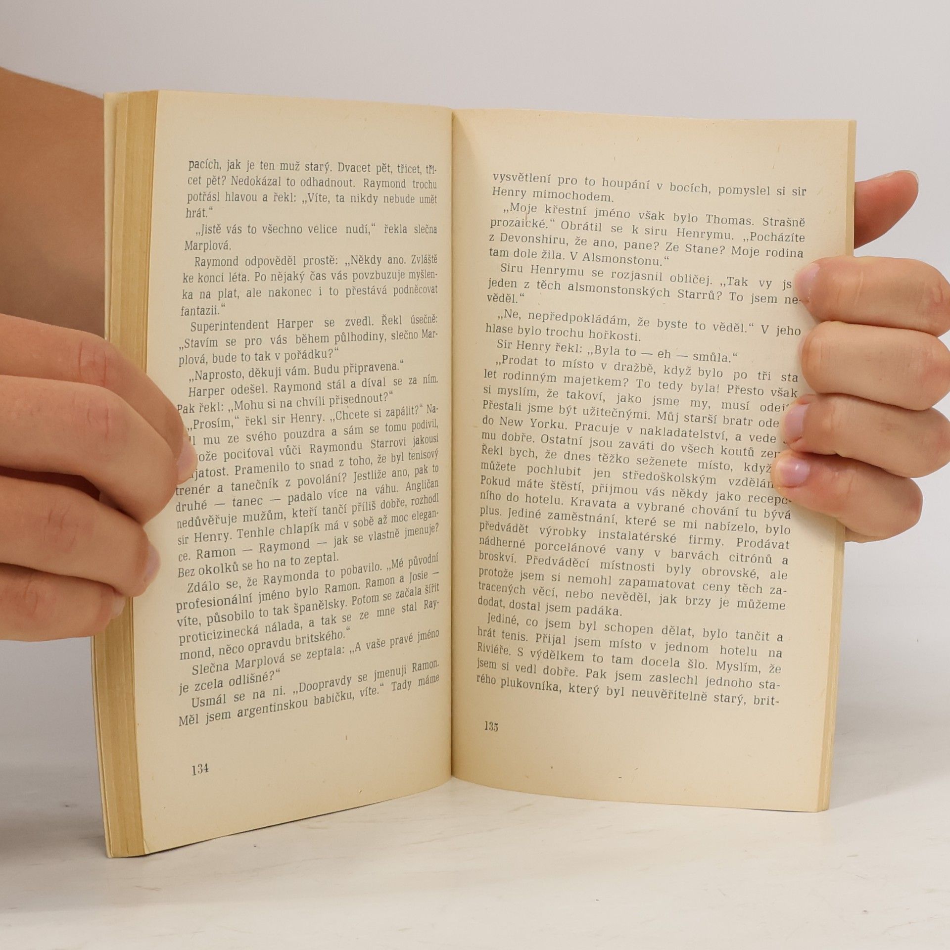 Agatha Christie Mrtvá v knihovně