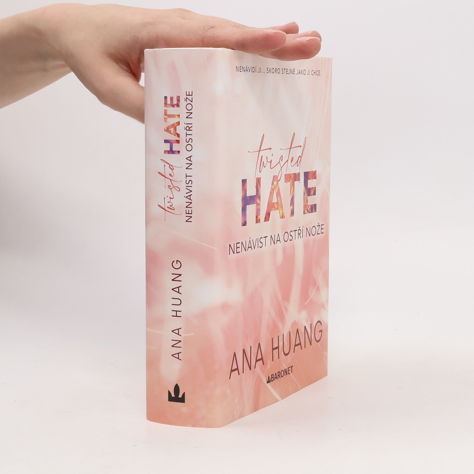 Ana Huang Twisted Hate: Nenávist na ostří nože