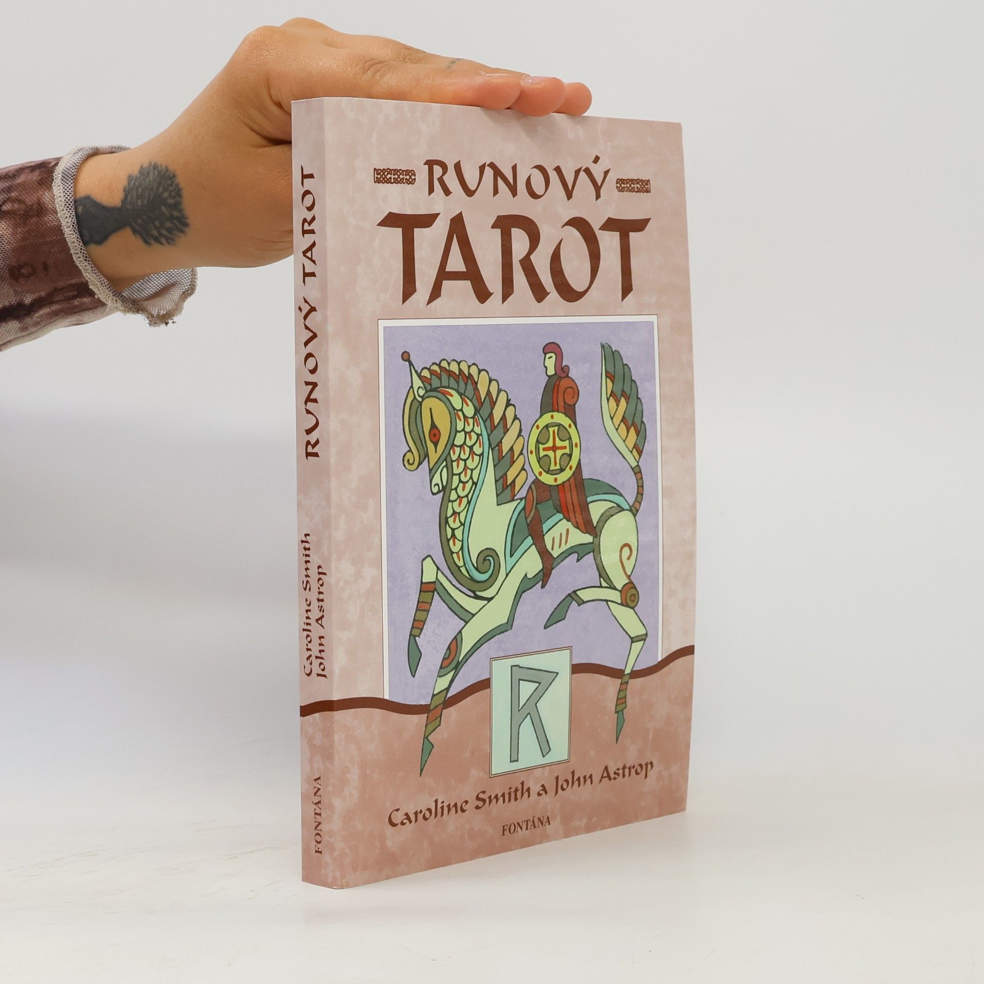 Caroline Smith Runový tarot