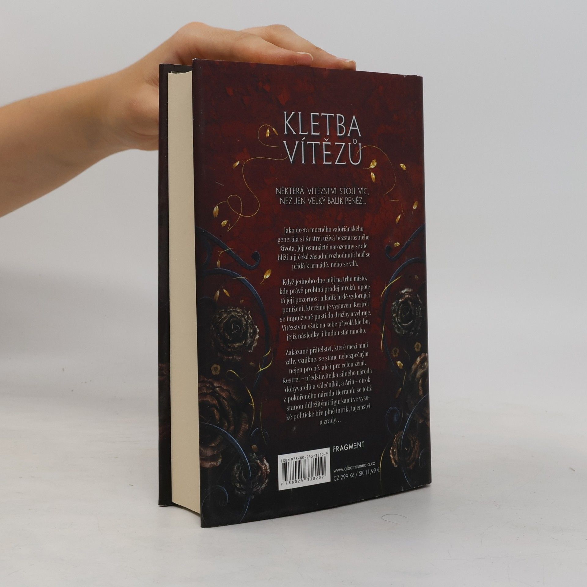 Marie Rutkoski Kletba vítězů