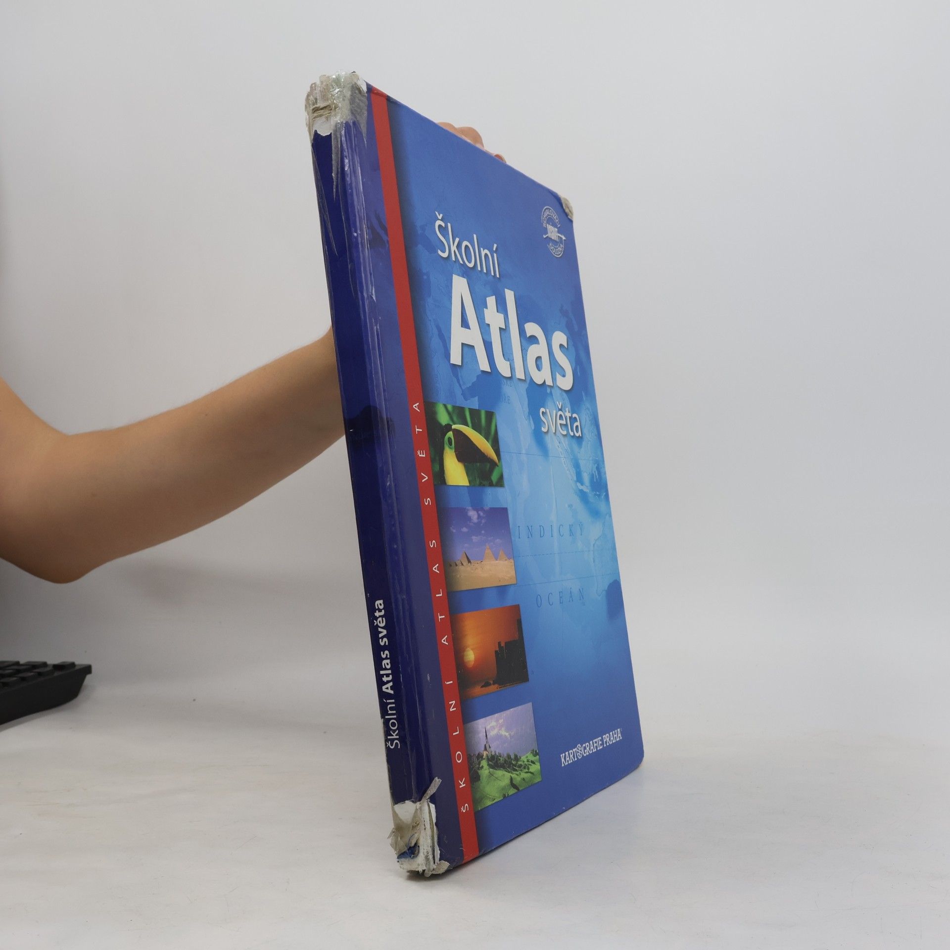 Autorenkollektiv Školní atlas světa