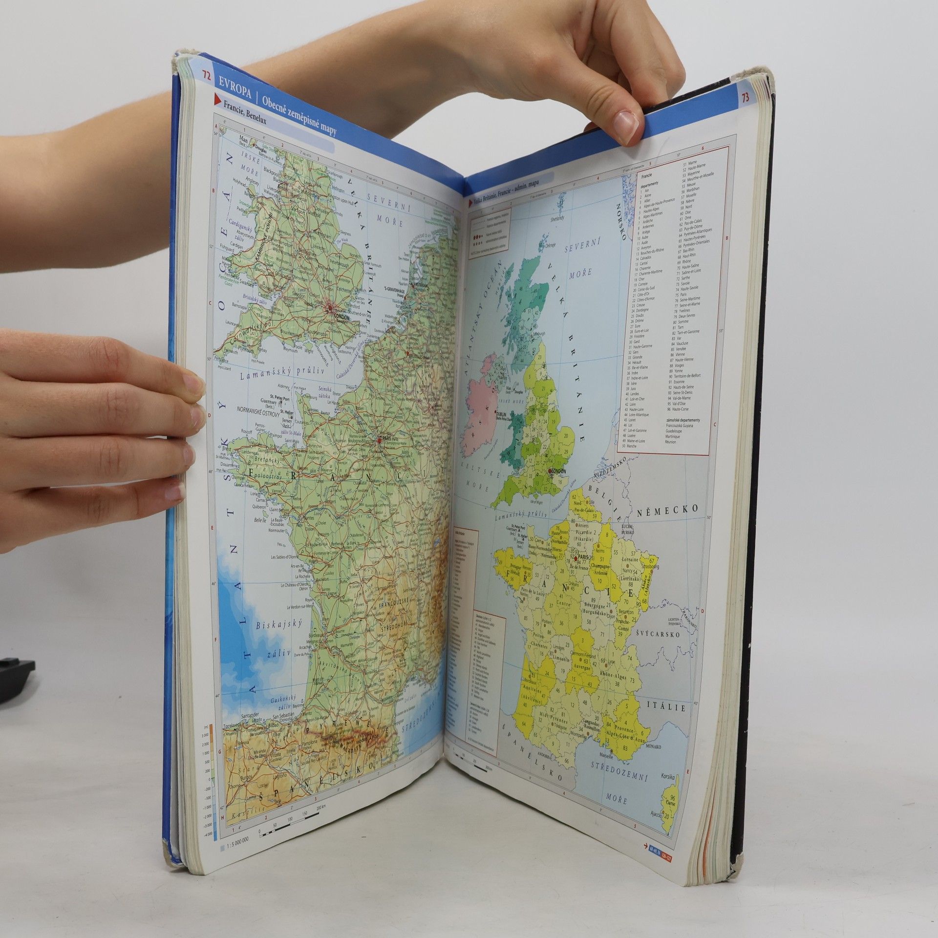 Autorenkollektiv Školní atlas světa