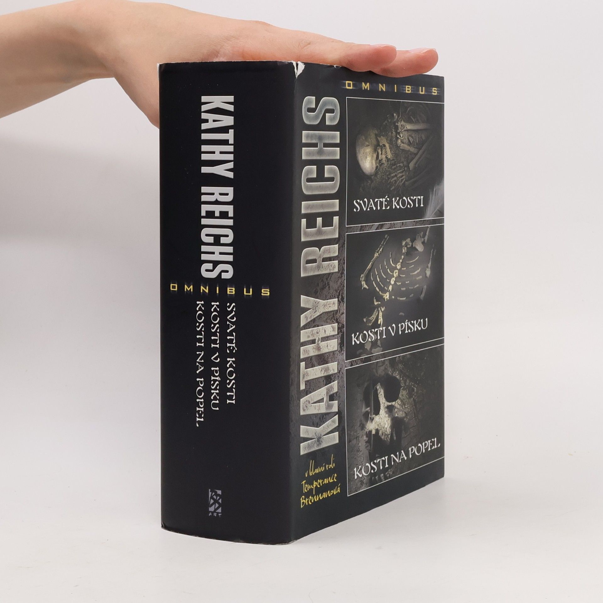 Kathy Reichs Svaté kosti. Kosti v písku. Kosti na popel. Omnibus