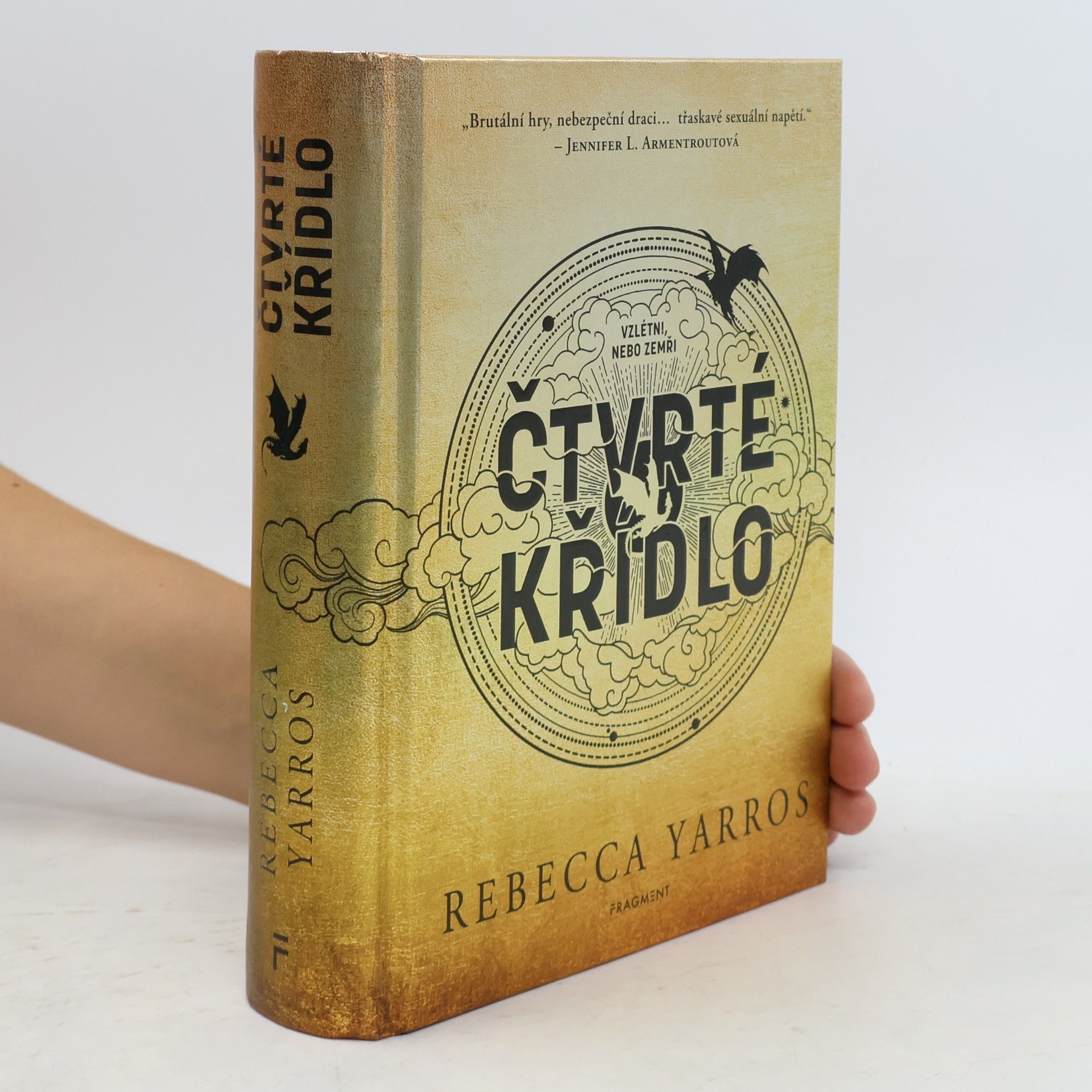 Rebecca Yarros Čtvrté křídlo