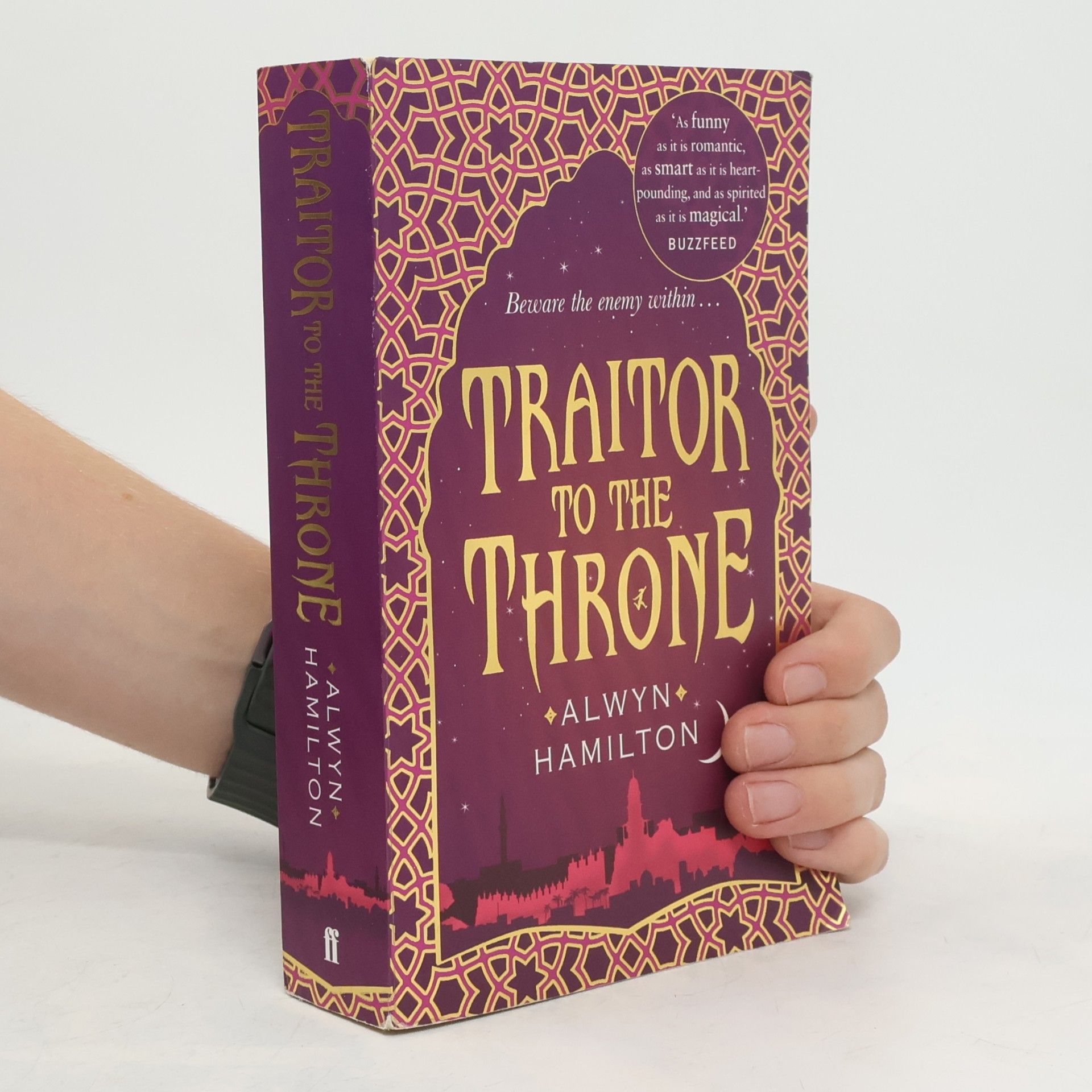 Alwyn Hamilton Traitor to the throne