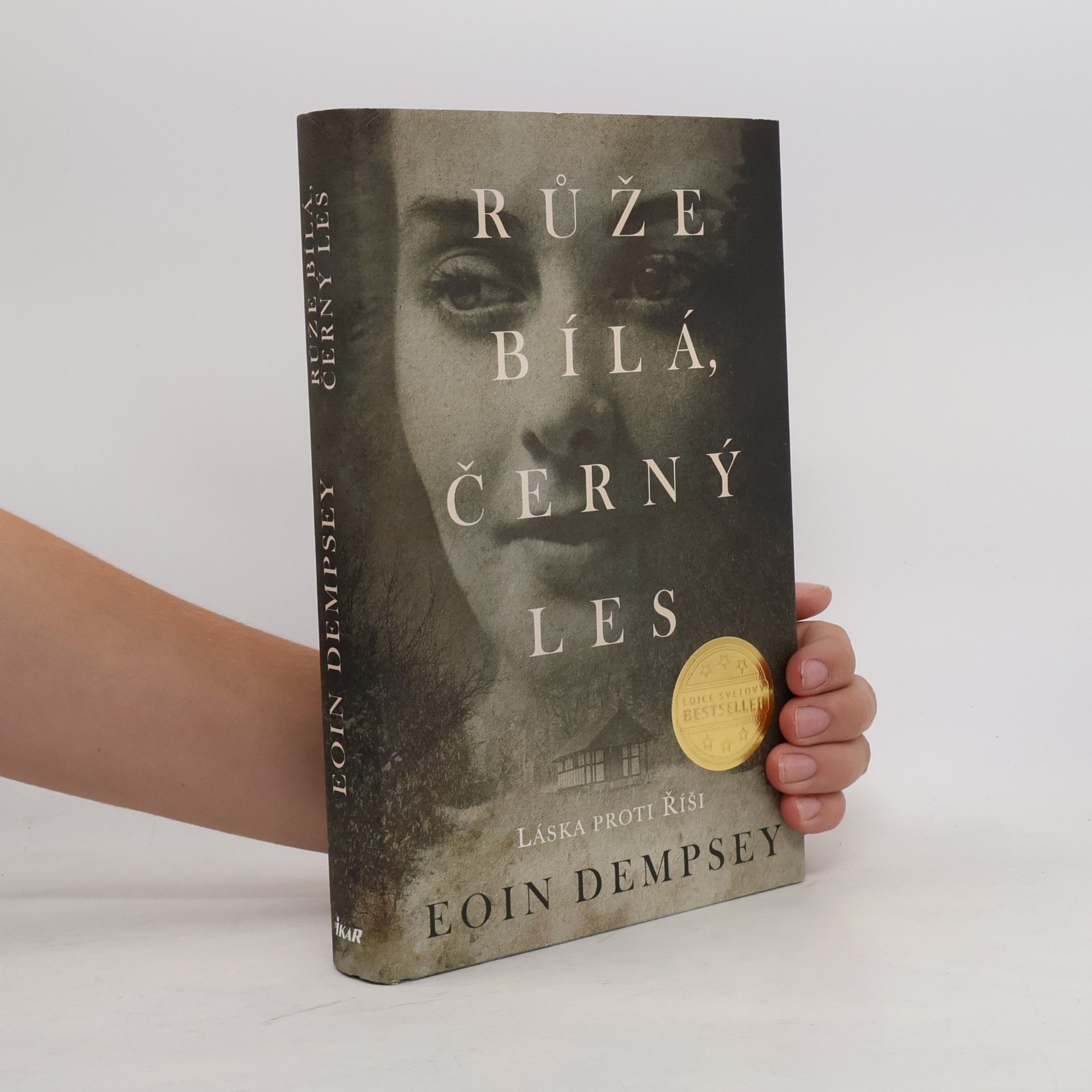 Eoin Dempsey Růže bílá, černý les