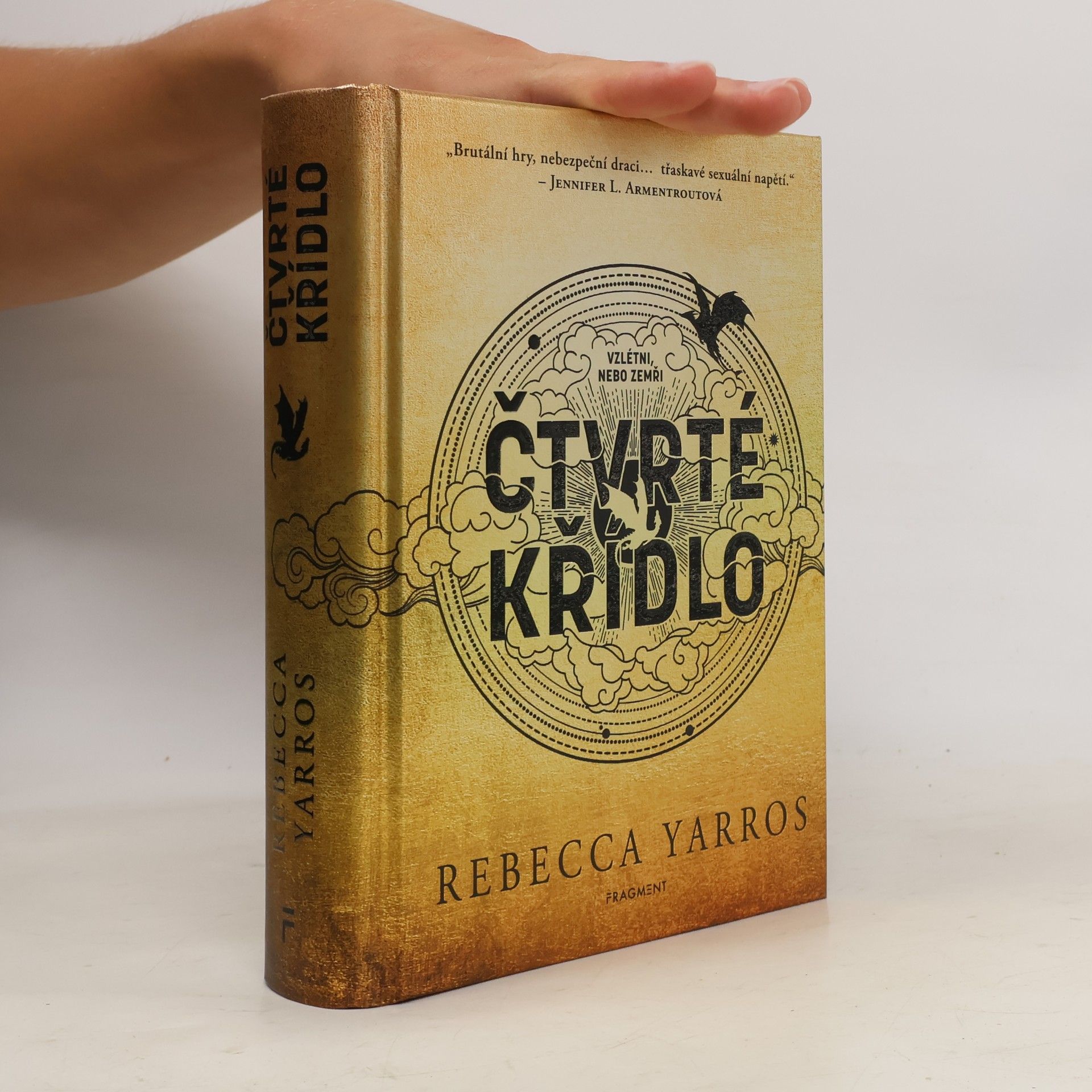 Rebecca Yarros Čtvrté křídlo
