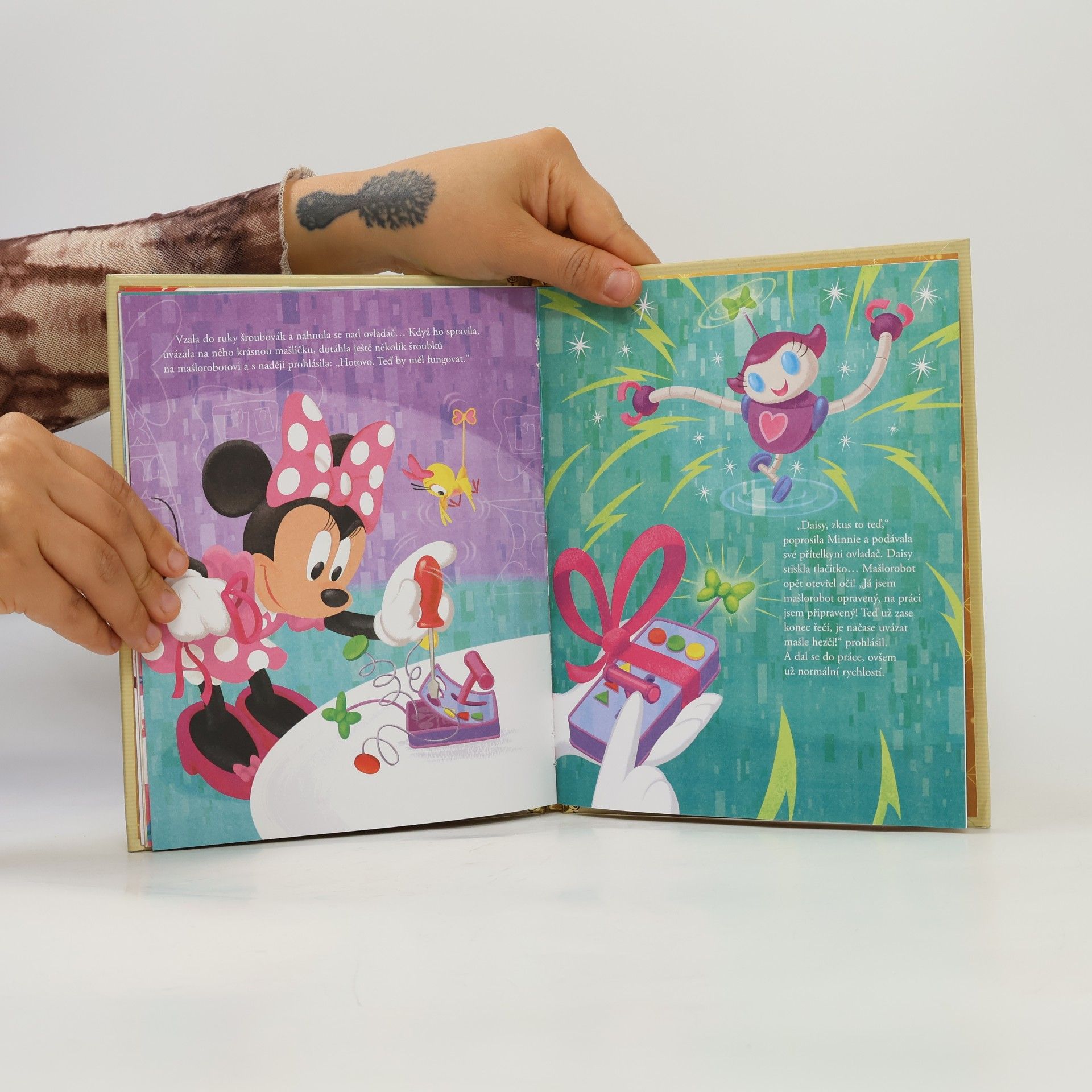 AA.VV. Zlatá sbírka pohádek 22. Minnie Mouse a mašlorobot