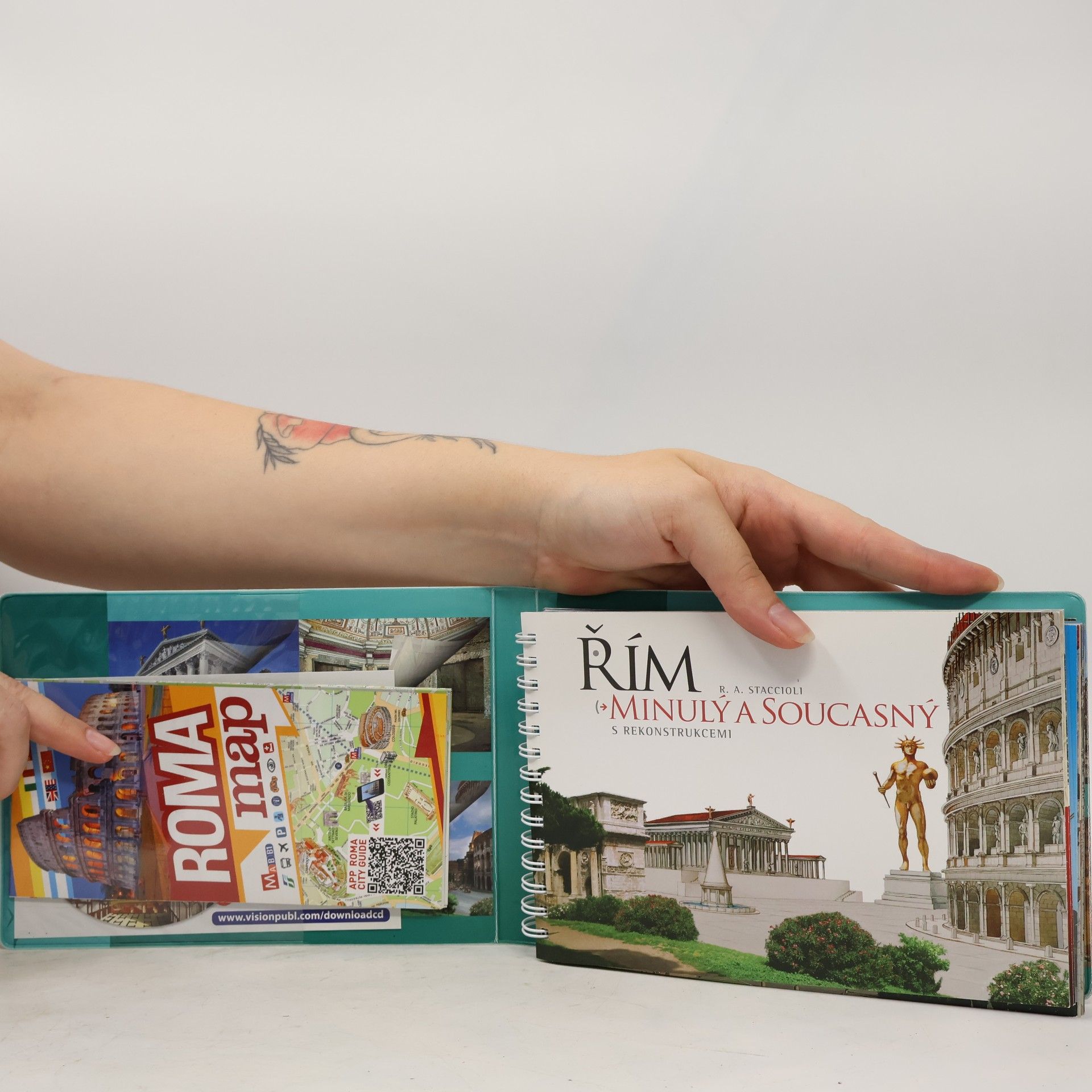 Romolo Augusto Staccioli Řím: Minulý a současný : s rekonstrukcemi