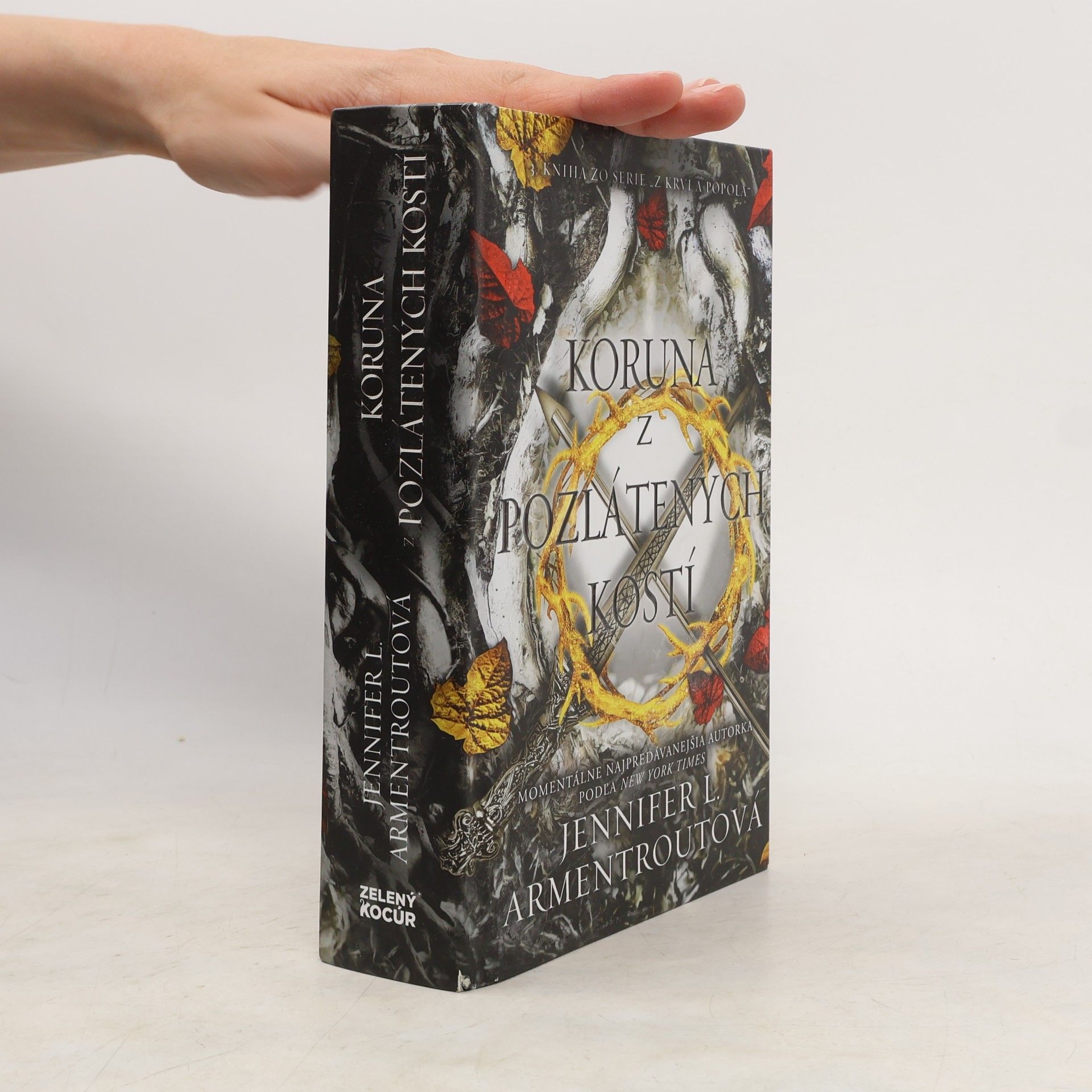 Jennifer L. Armentrout Koruna z pozlátených kostí