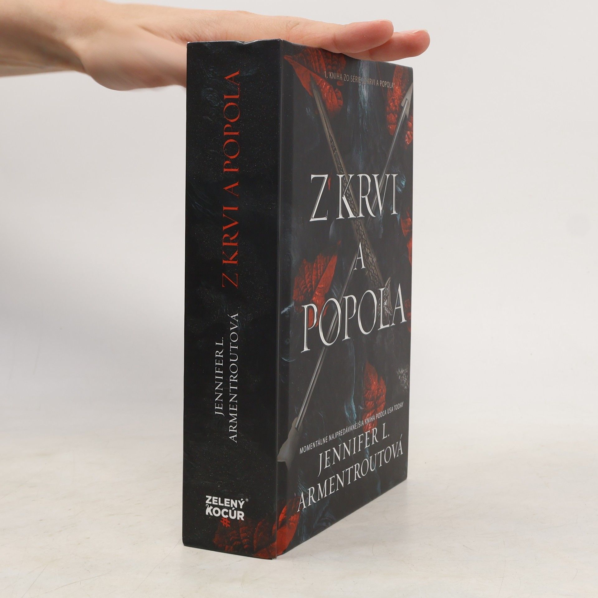 Jennifer L. Armentrout Z krvi popola