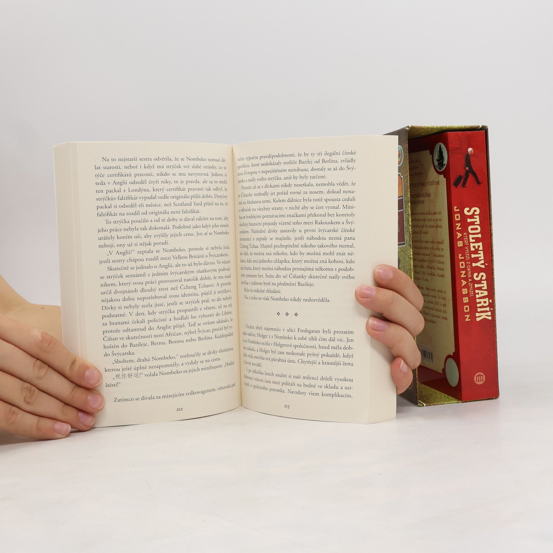 Jonas Jonasson Stoletý stařík, který vylezl z okna a zmizel + Analfabetka, která uměla počítat - dárková edice