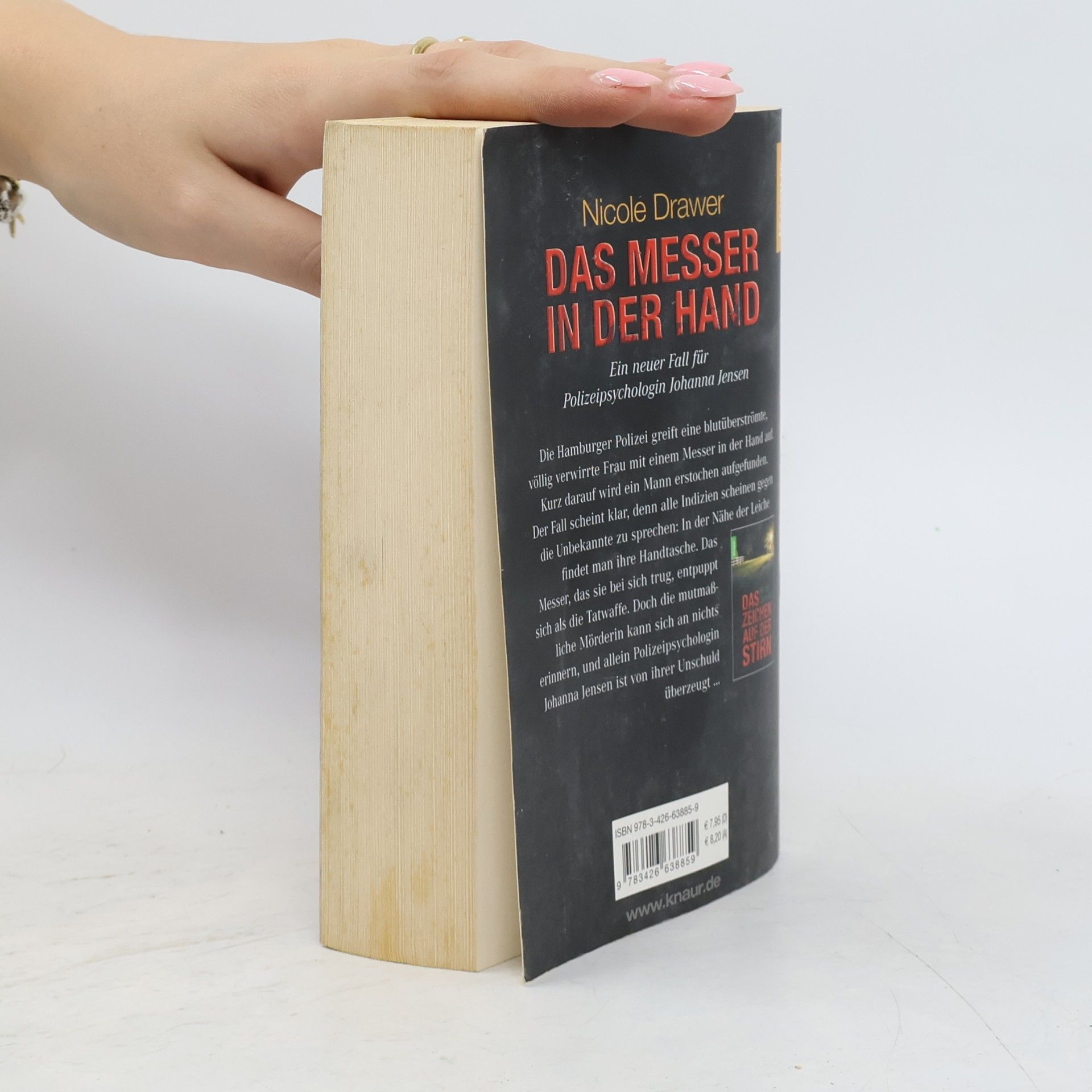 Nicole Drawer Das Messer in der Hand
