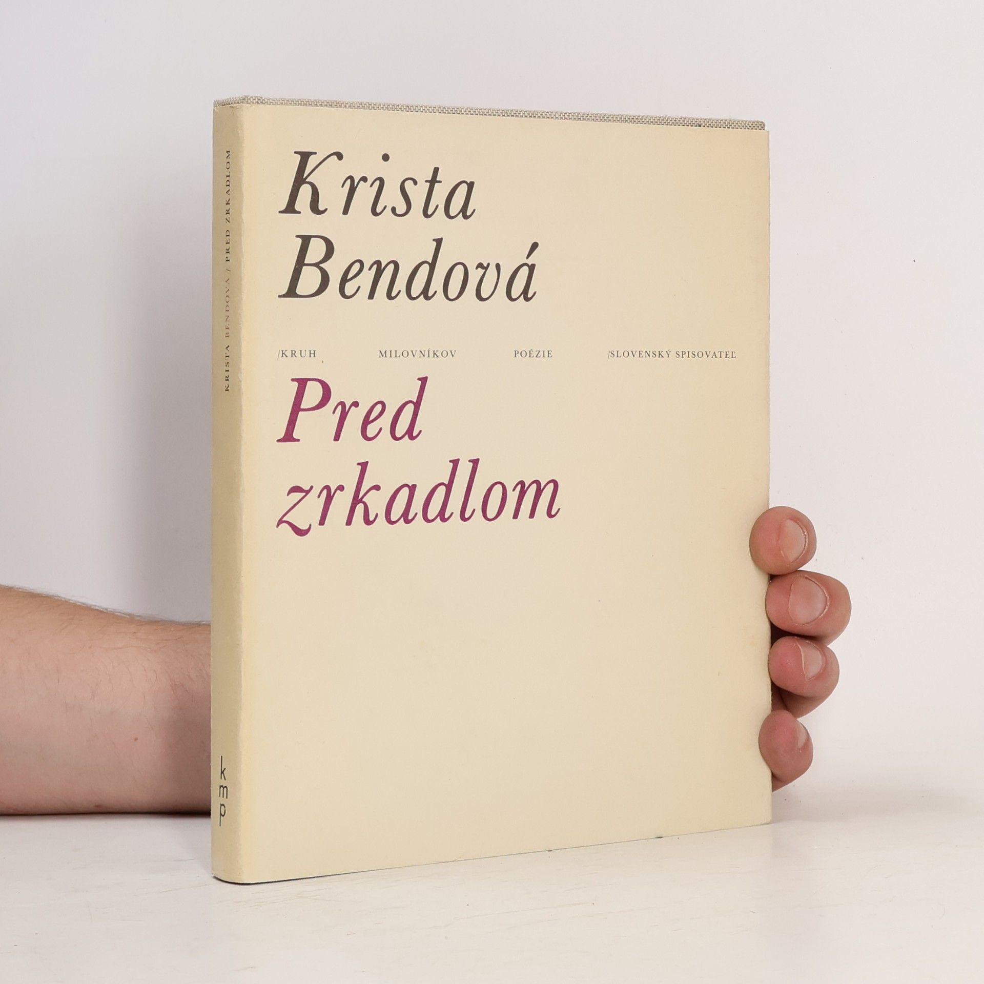 Běla Kolčáková Pred zrkadlom