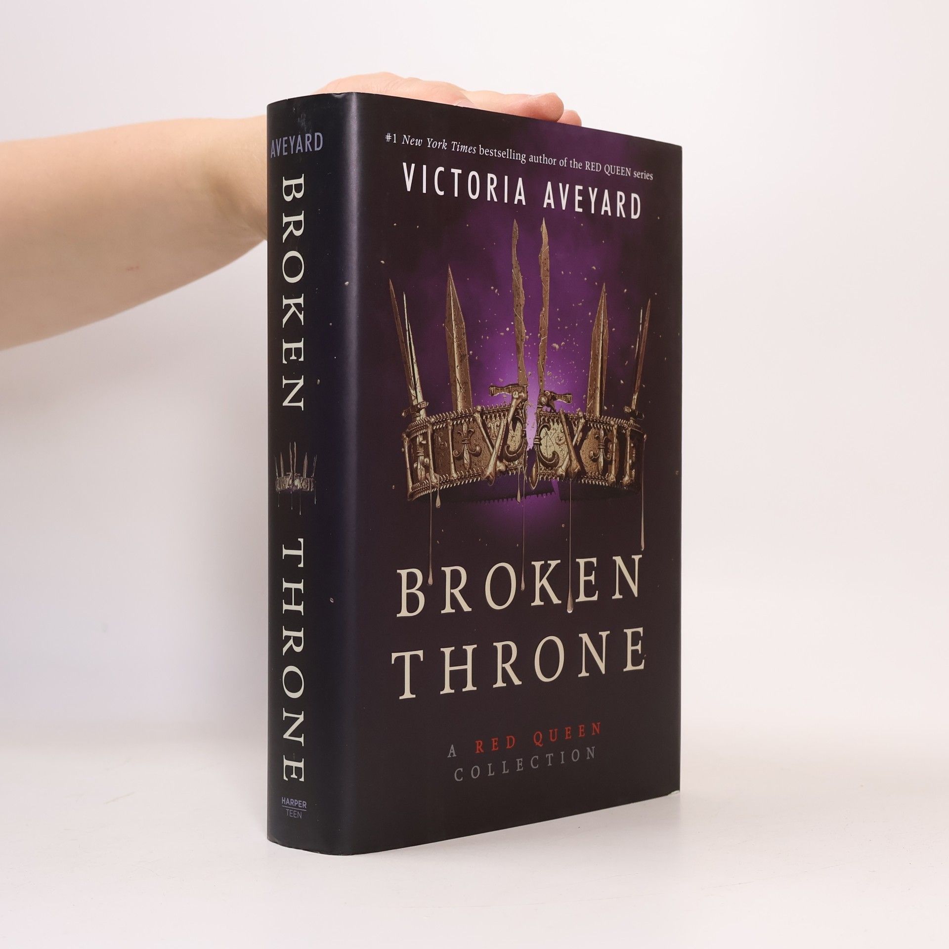 Victoria Aveyard Broken Throne: A Red Queen Collection