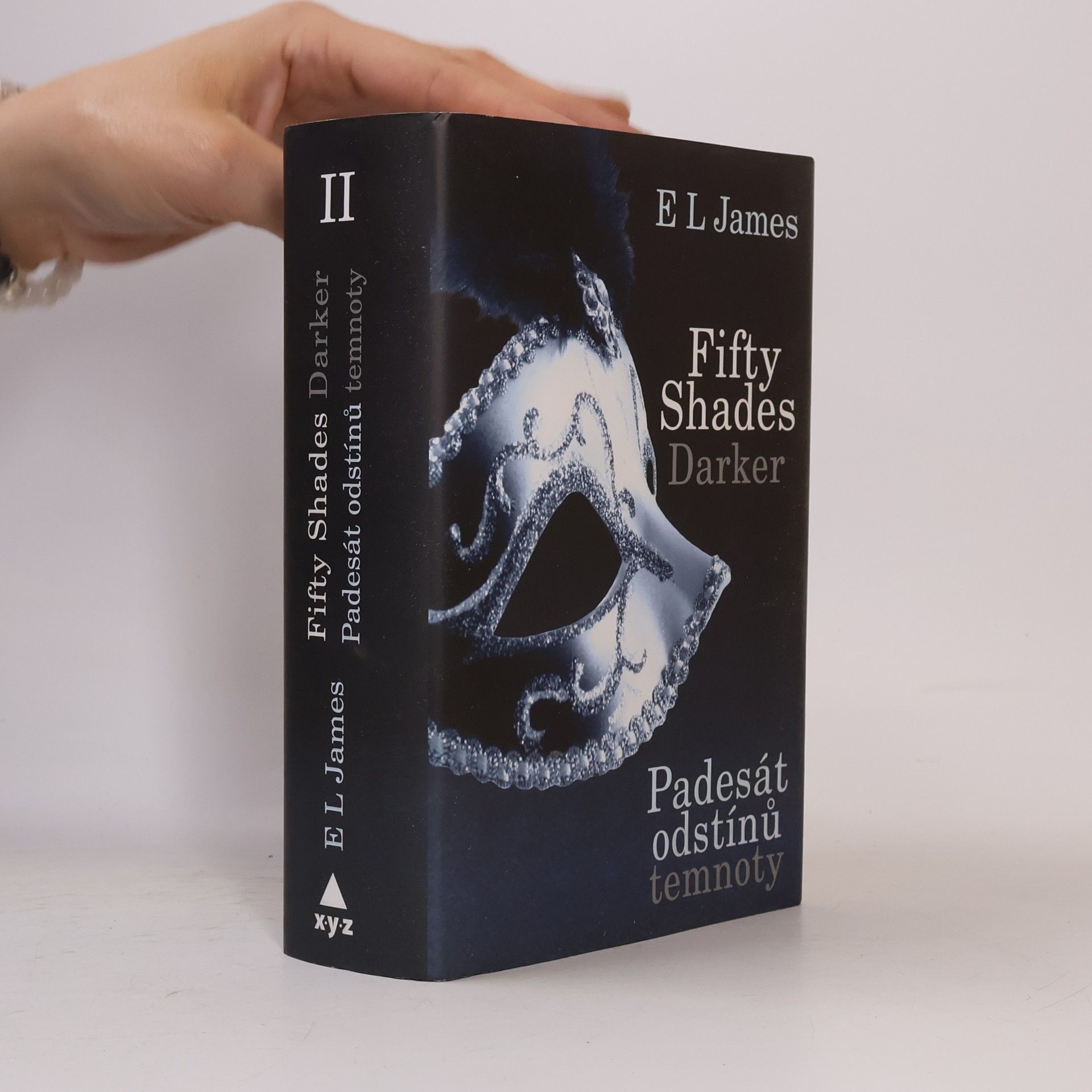 E. L. James Padesát odstínů temnoty