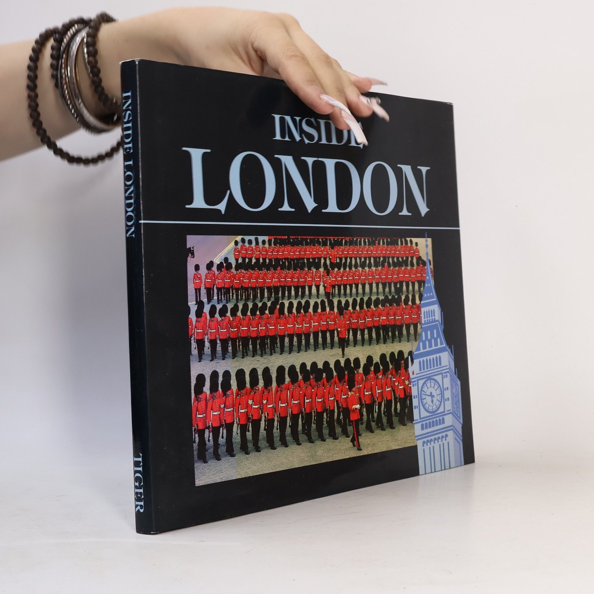 Simona Tarchetti Inside London