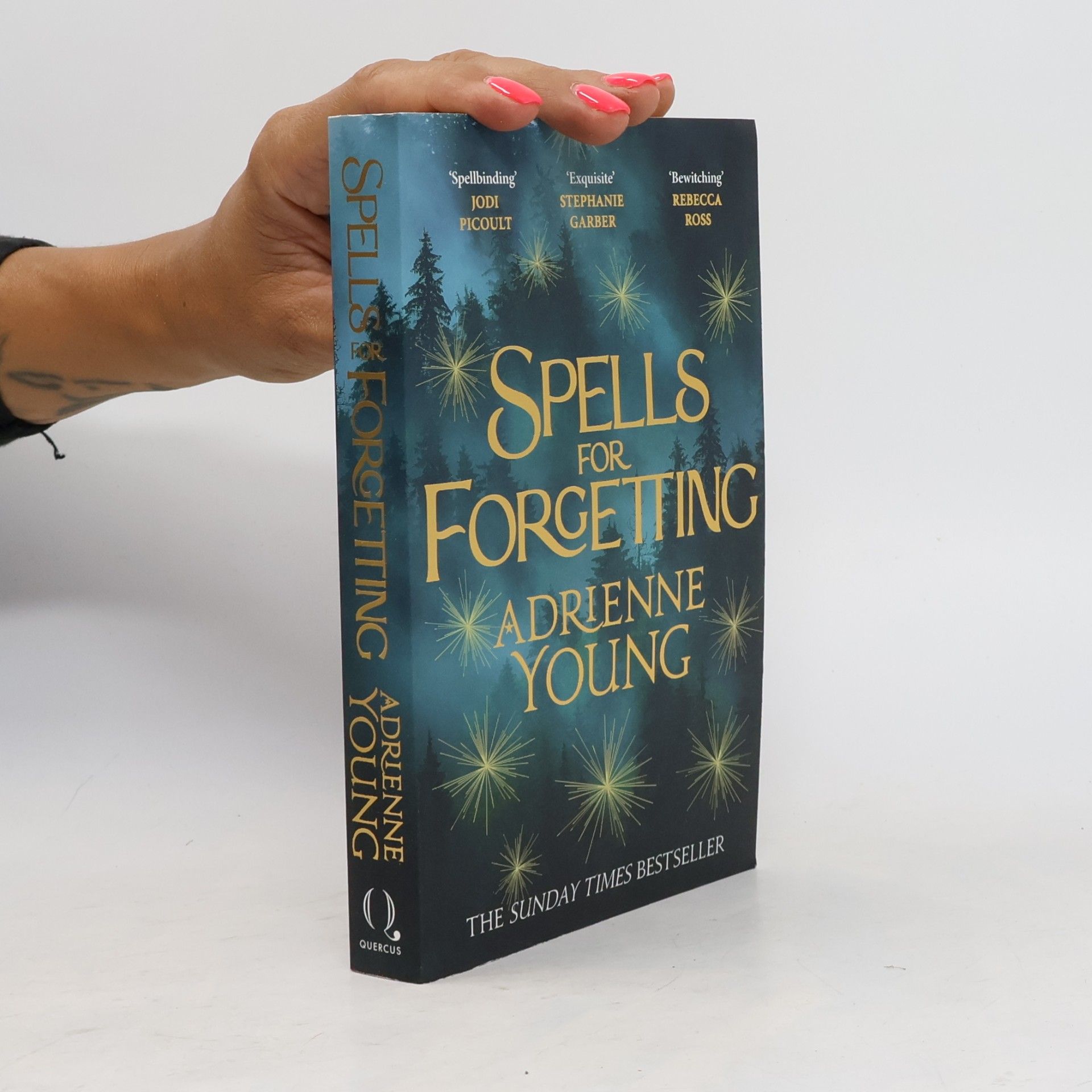 Adrienne Young Spells for Forgetting: the magical and compelling mystery perfect for winter nights