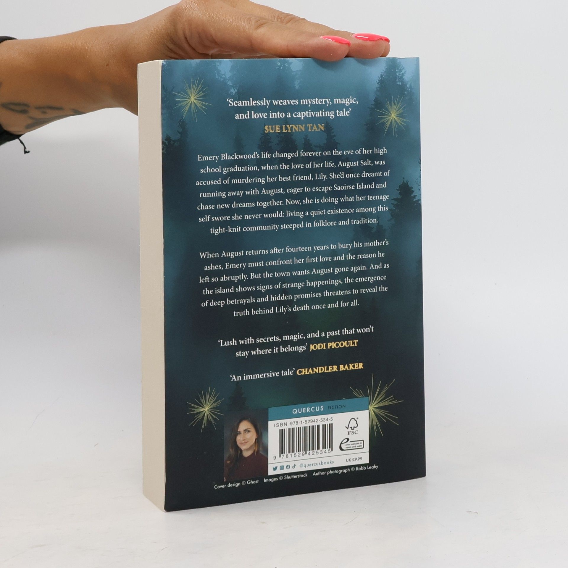 Adrienne Young Spells for Forgetting: the magical and compelling mystery perfect for winter nights