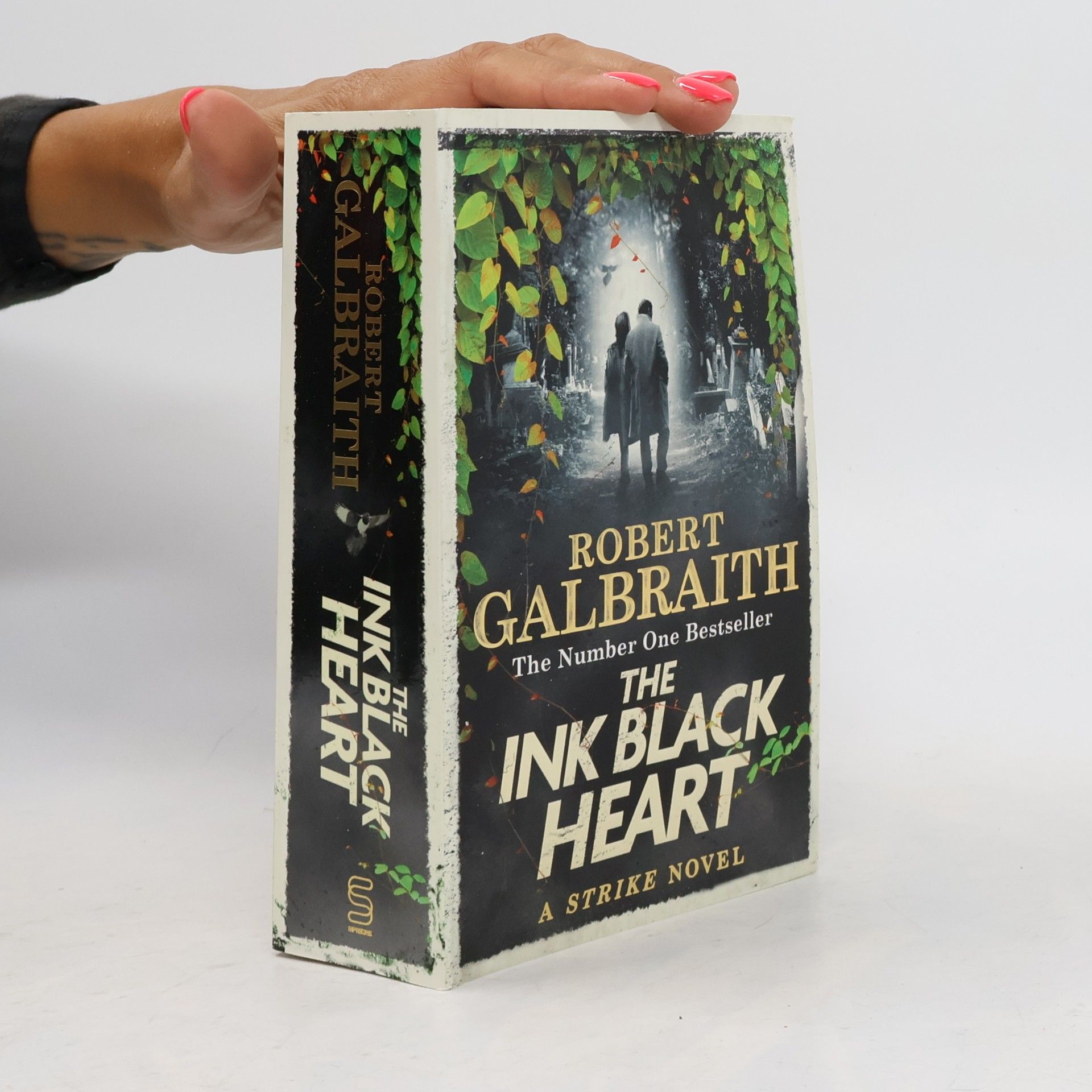 Joanne K. Rowlingová The Ink Black Heart 6. Cormoran Strike