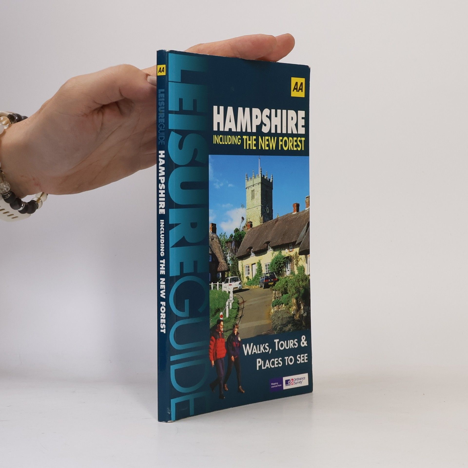 Helen Livingston AA Leisure Guide: Hampshire Including the New Forest