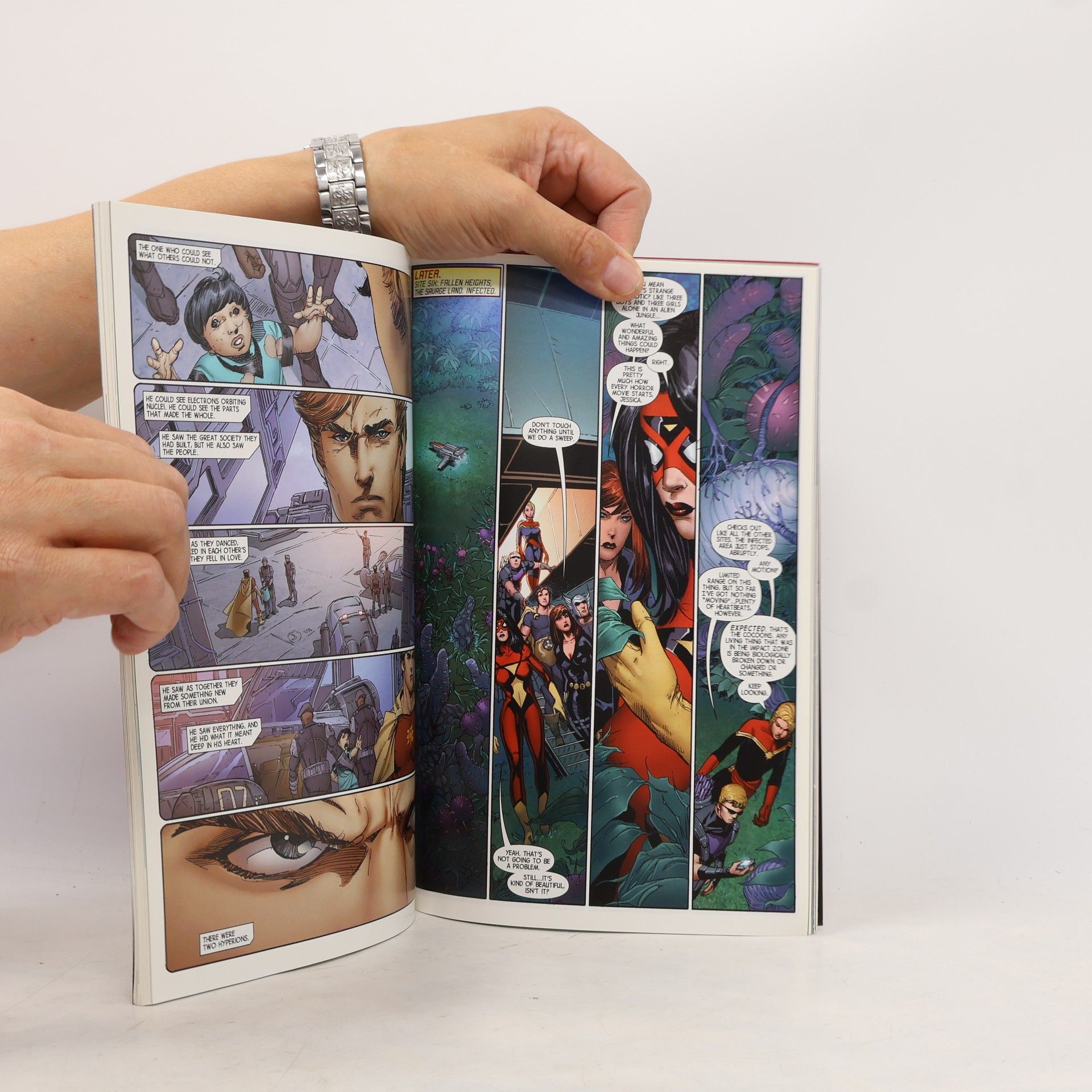 Jonathan Hickman Avengers Volume 1: Avengers World (Marvel Now)